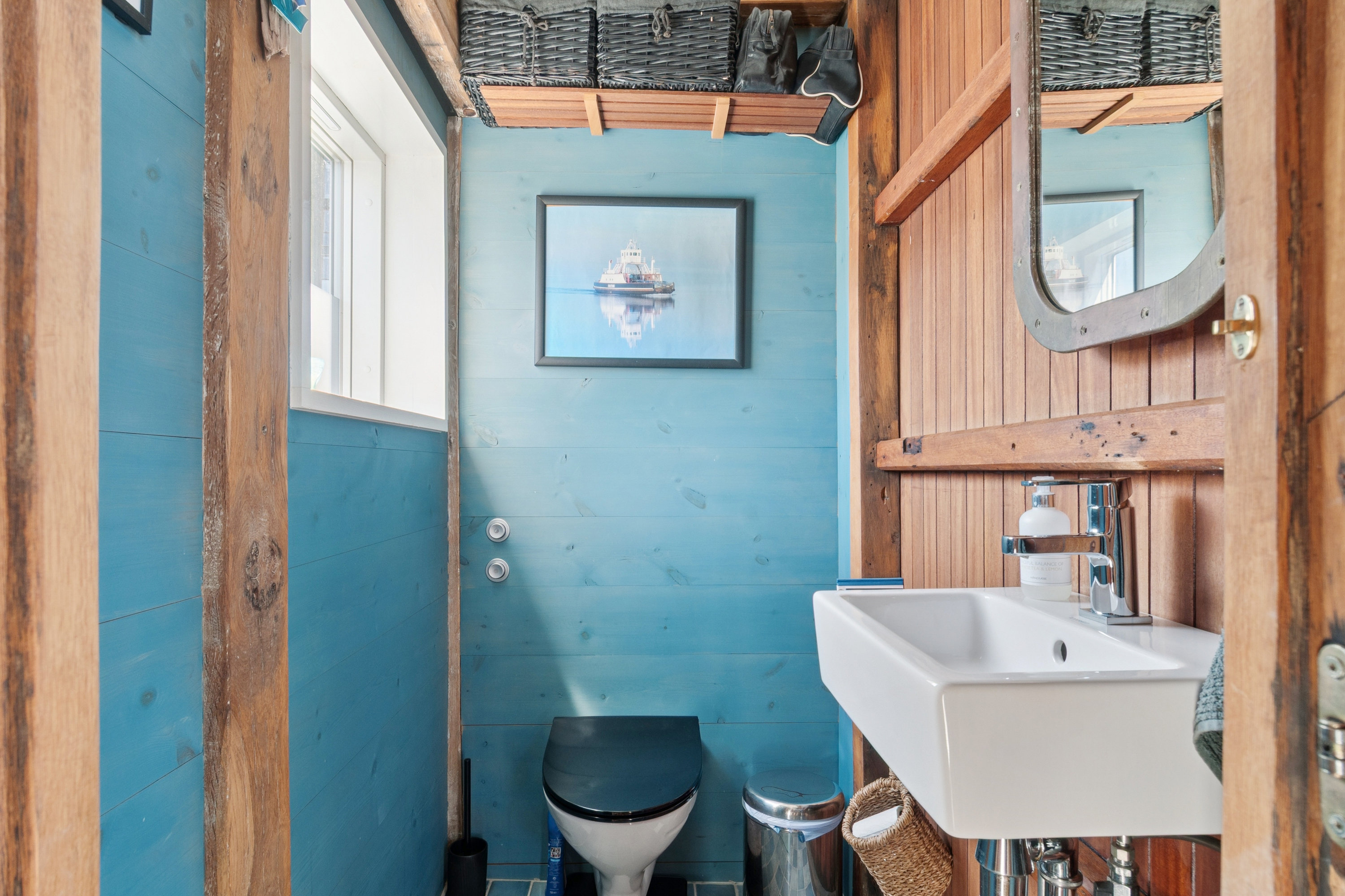 Fremhævet badeværelse billede i fuldskærmstilstand. Billede af Ben Websters Vej 65, 2450 København SV