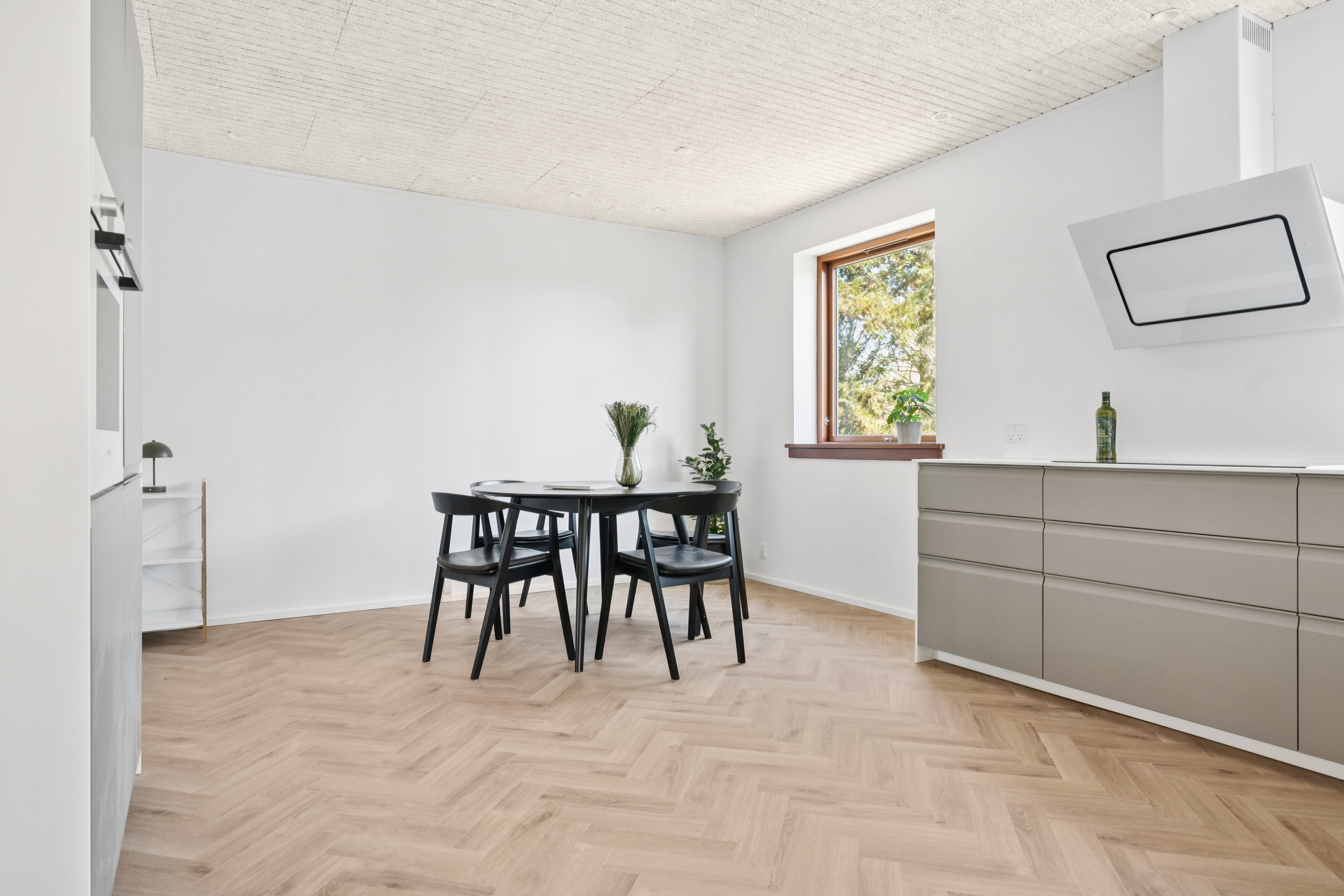 Fremhævet stue billede i fuldskærmstilstand. Billede af Møllemarken 24, st.., 2880 Bagsværd