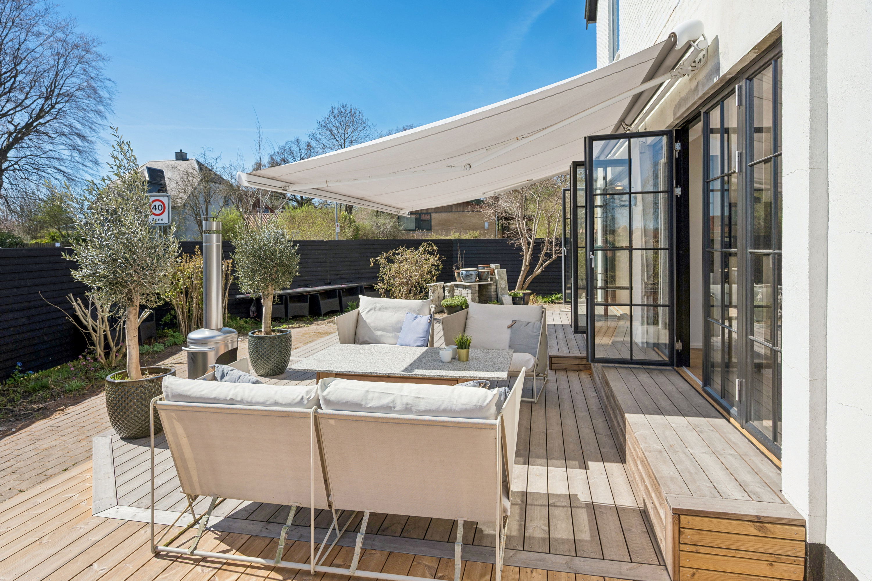 Fremhævet terrasse billede i fuldskærmstilstand. Billede af Møllemarken 24, st.., 2880 Bagsværd