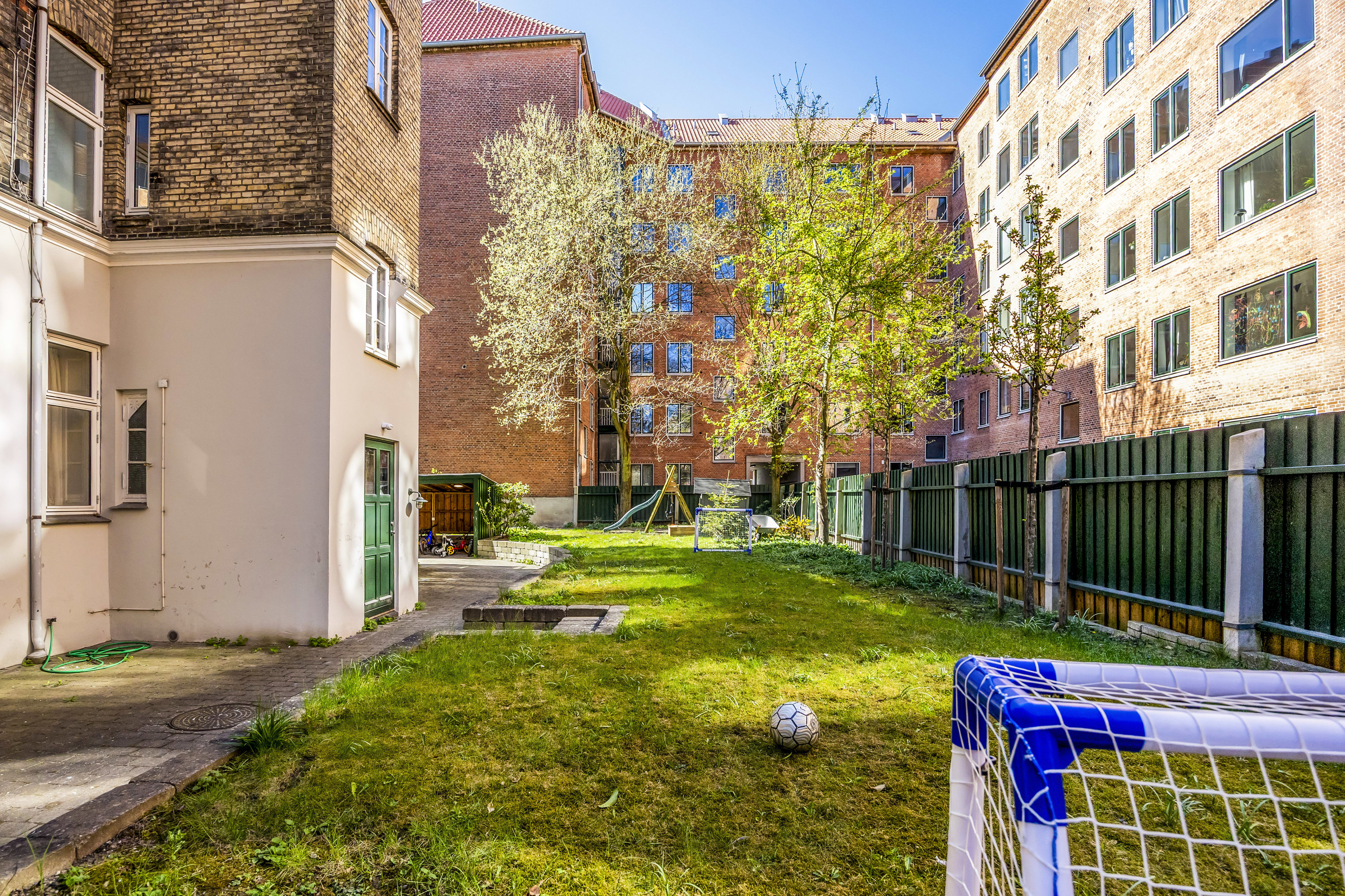 Fremhævet  billede i fuldskærmstilstand. Billede af Dr. Abildgaards Alle 18, st.. th., 1955 Frederiksberg C