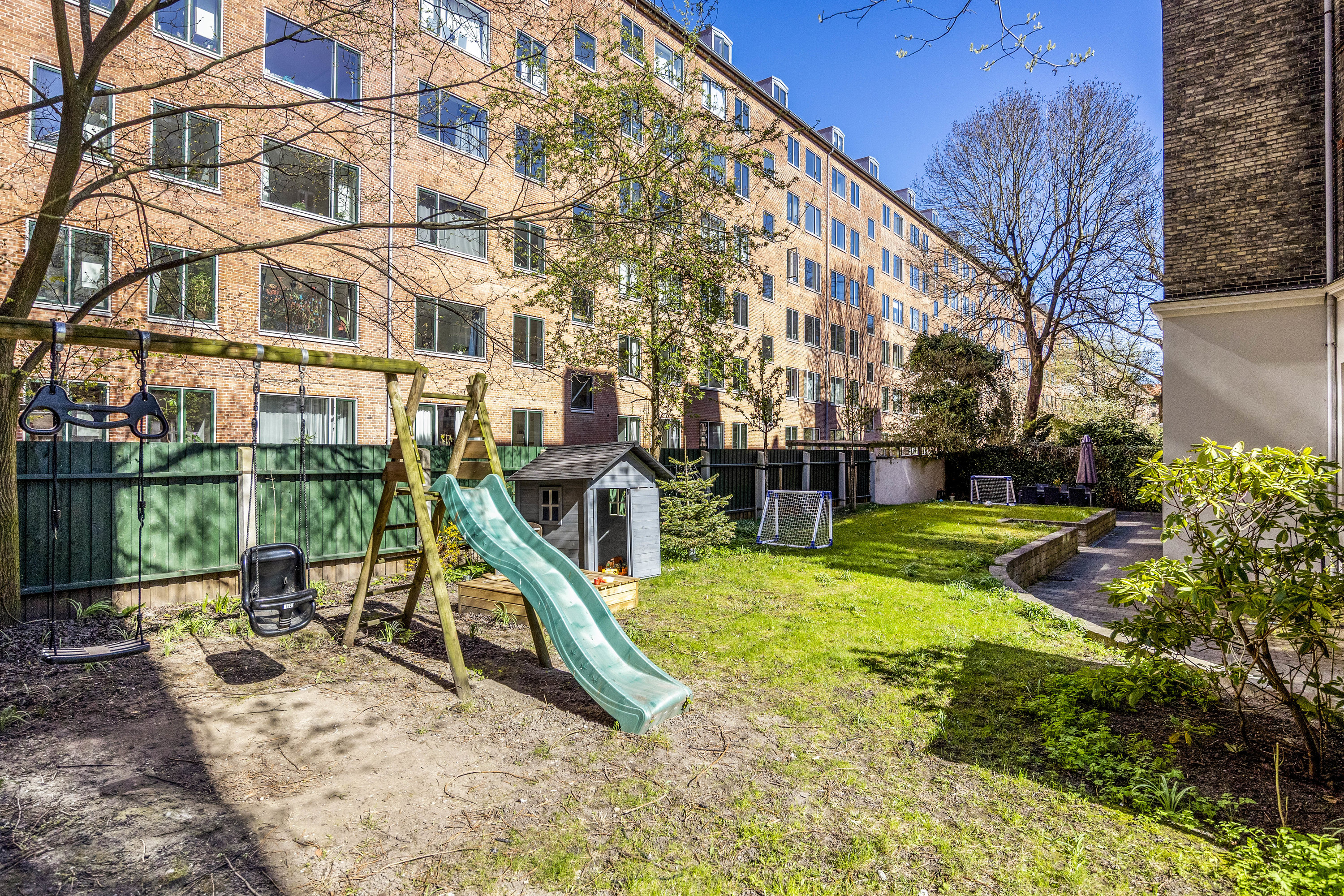 Fremhævet  billede i fuldskærmstilstand. Billede af Dr. Abildgaards Alle 18, st.. th., 1955 Frederiksberg C