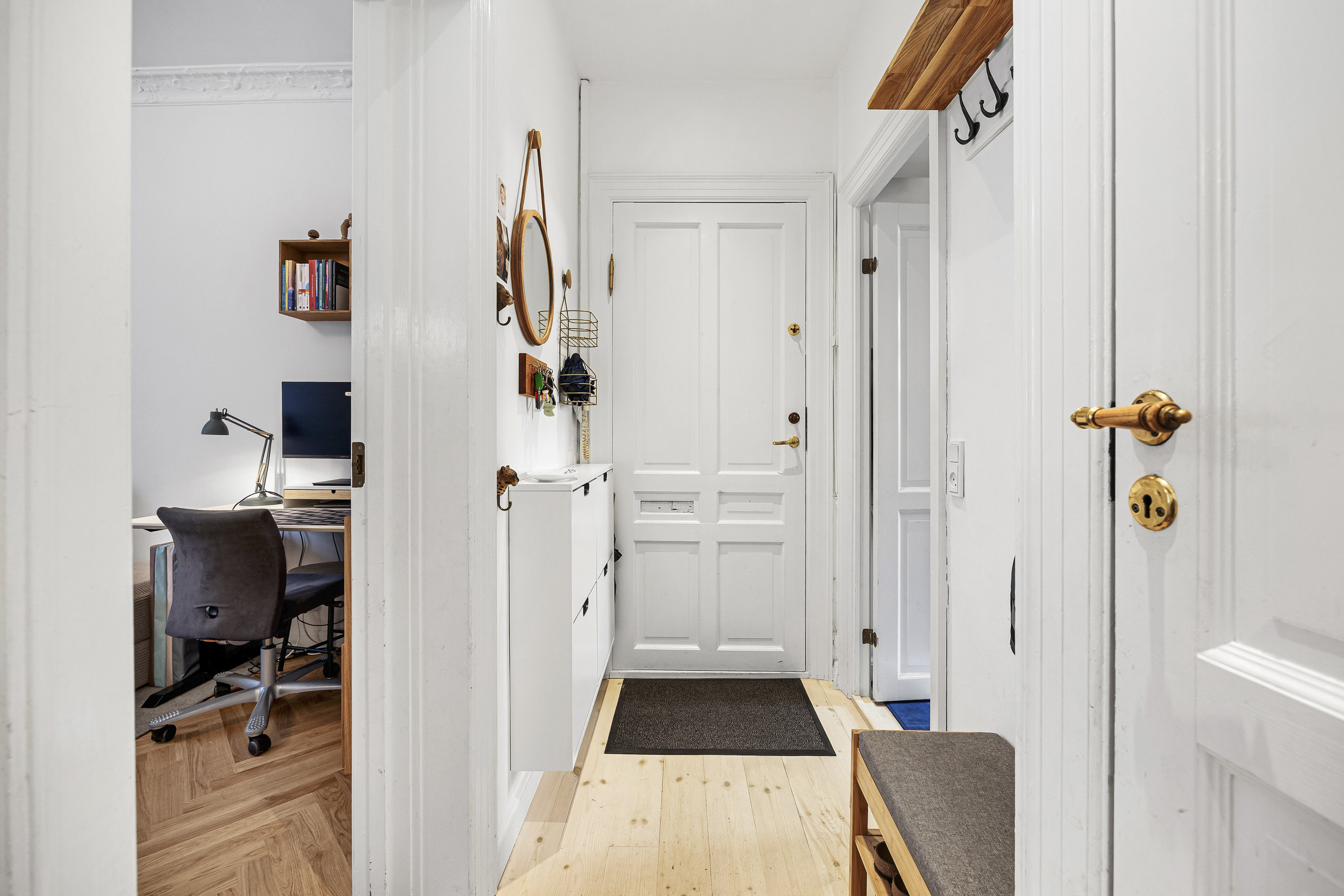 Fremhævet  billede i fuldskærmstilstand. Billede af Dr. Abildgaards Alle 18, st.. th., 1955 Frederiksberg C