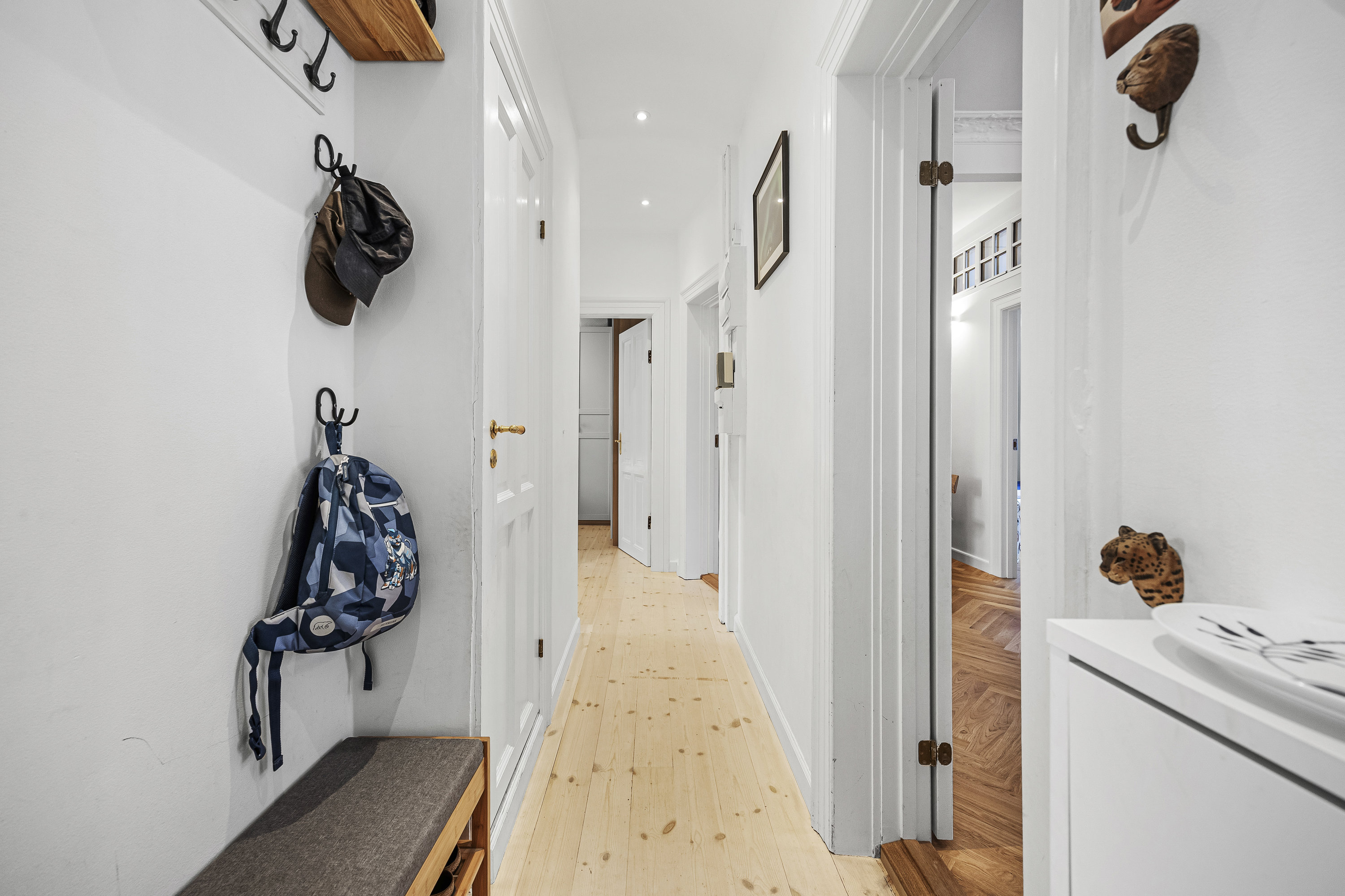 Fremhævet  billede i fuldskærmstilstand. Billede af Dr. Abildgaards Alle 18, st.. th., 1955 Frederiksberg C