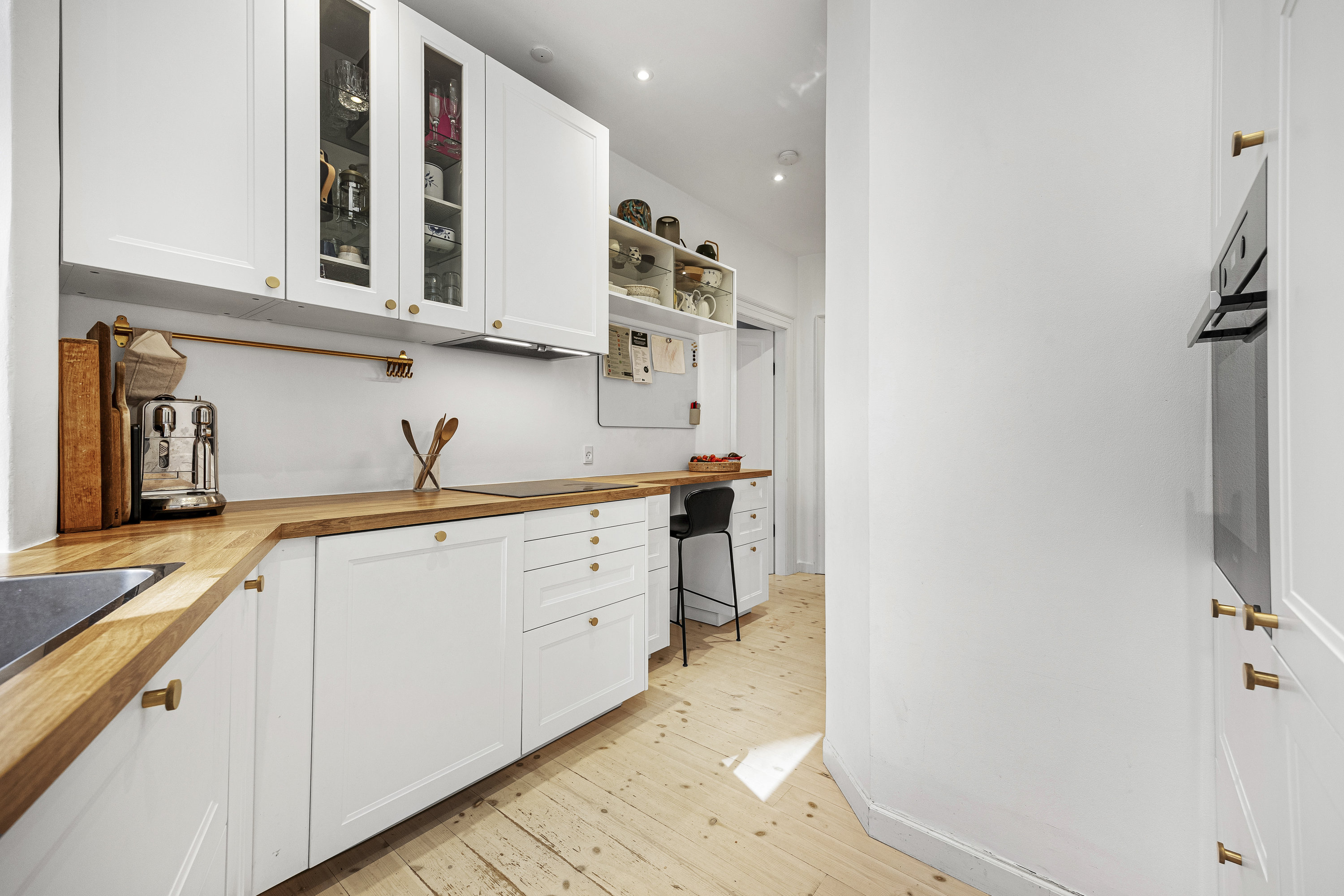 Fremhævet  billede i fuldskærmstilstand. Billede af Dr. Abildgaards Alle 18, st.. th., 1955 Frederiksberg C