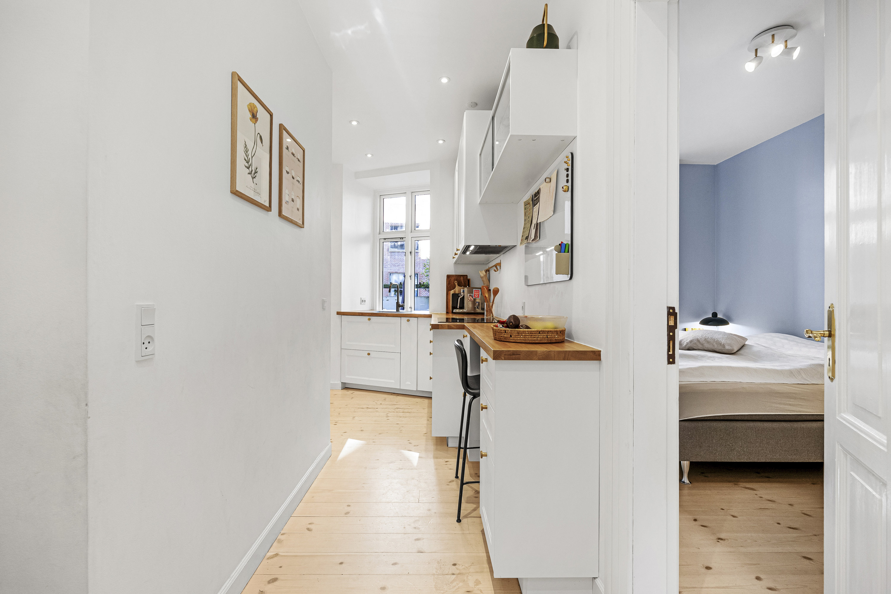 Fremhævet  billede i fuldskærmstilstand. Billede af Dr. Abildgaards Alle 18, st.. th., 1955 Frederiksberg C