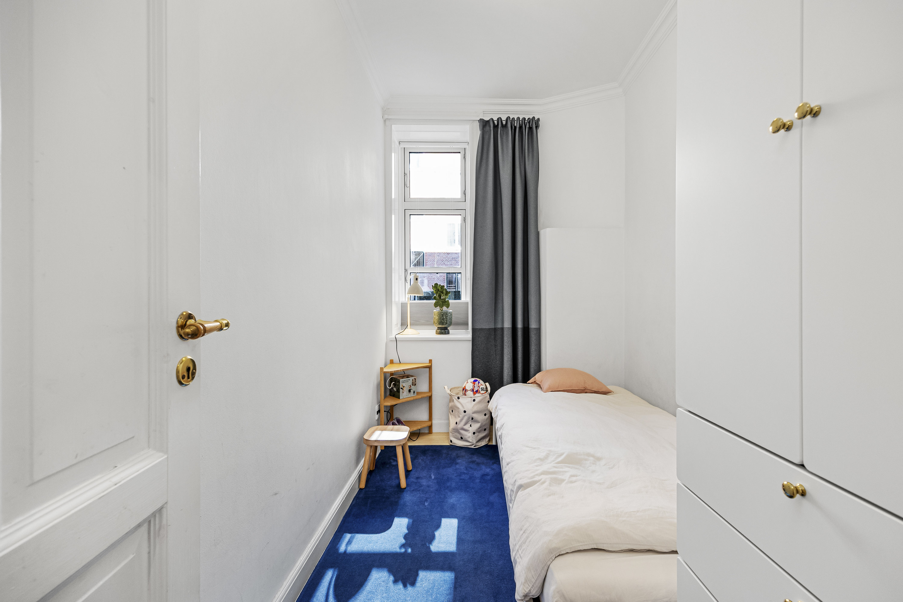 Fremhævet  billede i fuldskærmstilstand. Billede af Dr. Abildgaards Alle 18, st.. th., 1955 Frederiksberg C