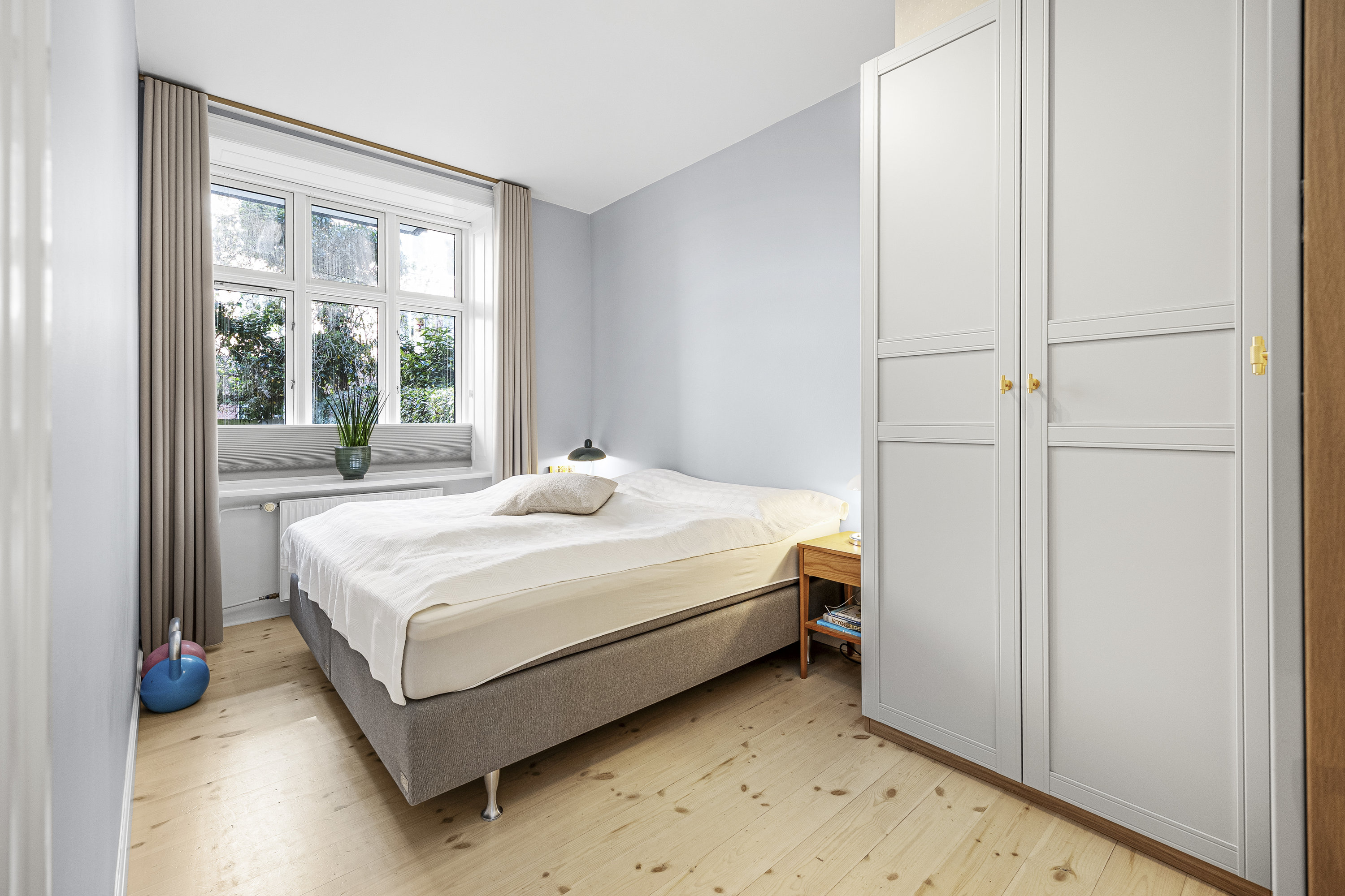 Fremhævet  billede i fuldskærmstilstand. Billede af Dr. Abildgaards Alle 18, st.. th., 1955 Frederiksberg C