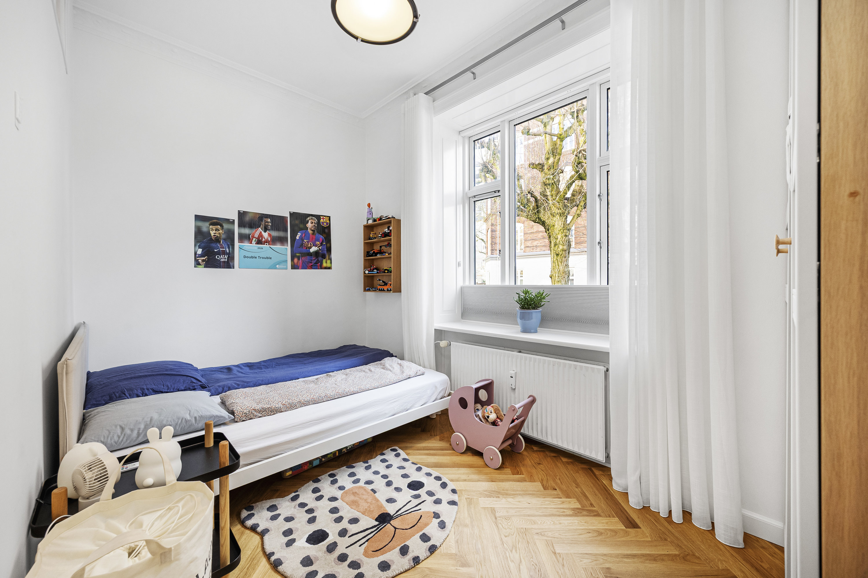 Fremhævet  billede i fuldskærmstilstand. Billede af Dr. Abildgaards Alle 18, st.. th., 1955 Frederiksberg C