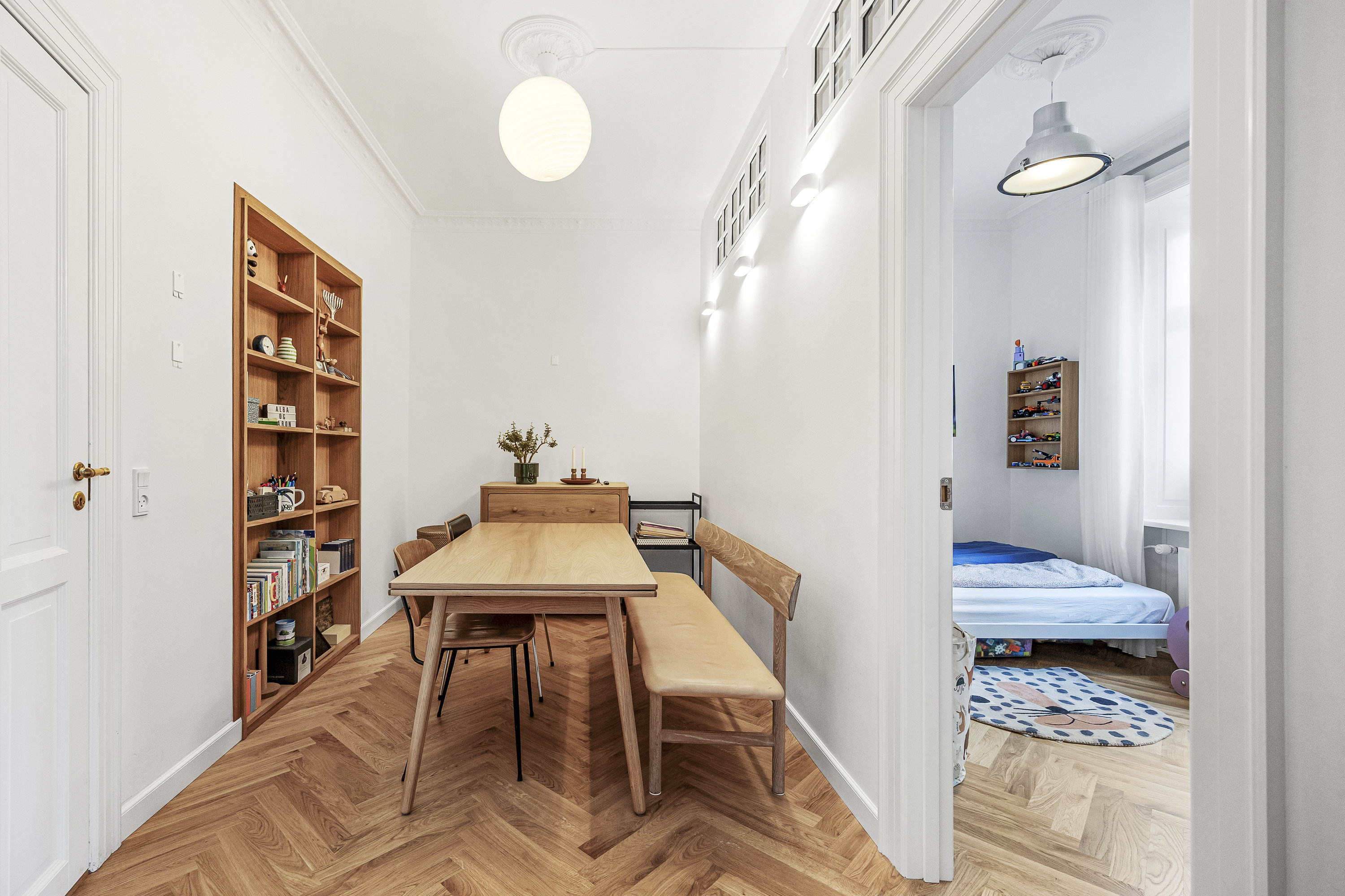 Fremhævet  billede i fuldskærmstilstand. Billede af Dr. Abildgaards Alle 18, st.. th., 1955 Frederiksberg C