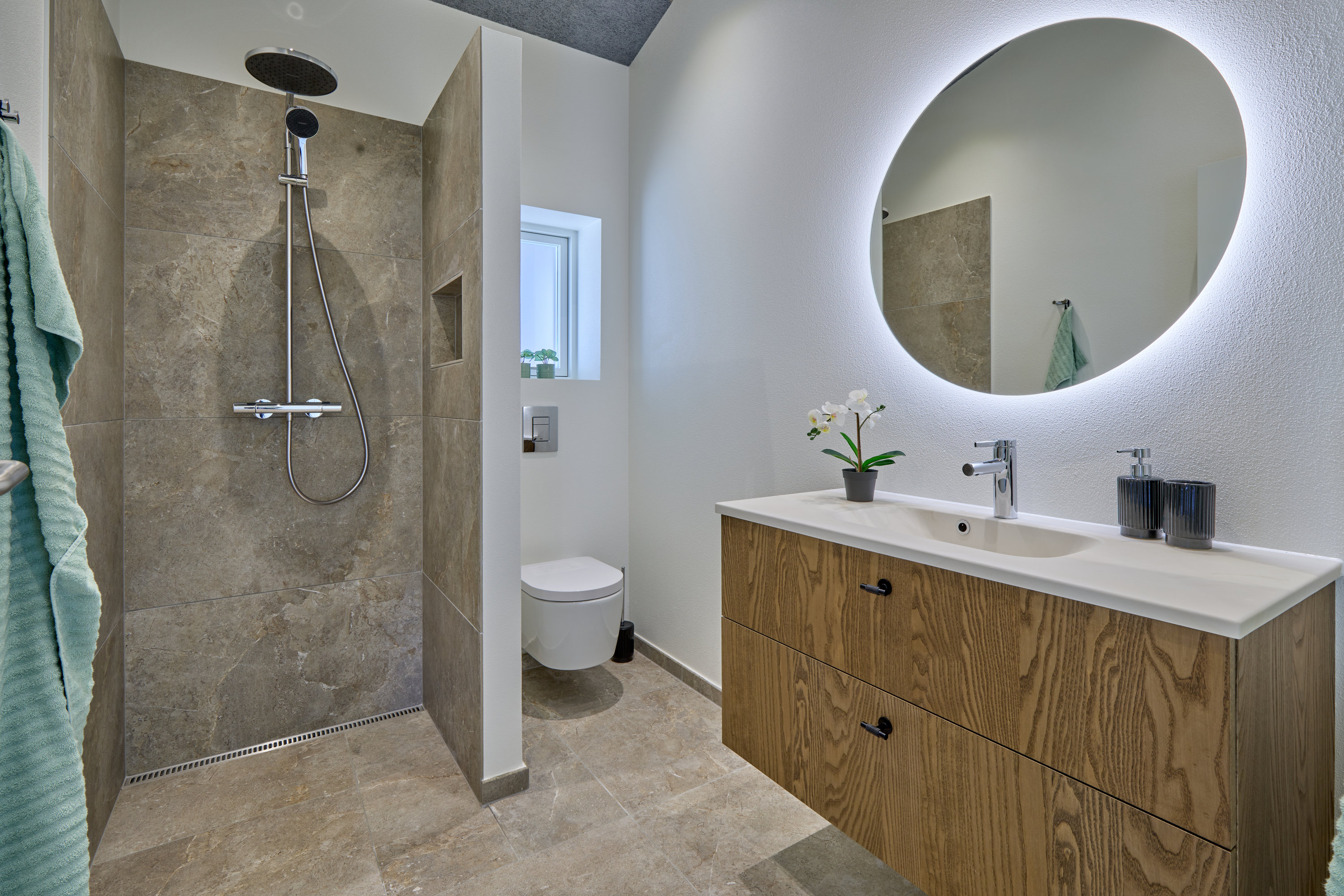 Fremhævet  billede i fuldskærmstilstand. Billede af Østerlindparken 85, Lind, 7400 Herning