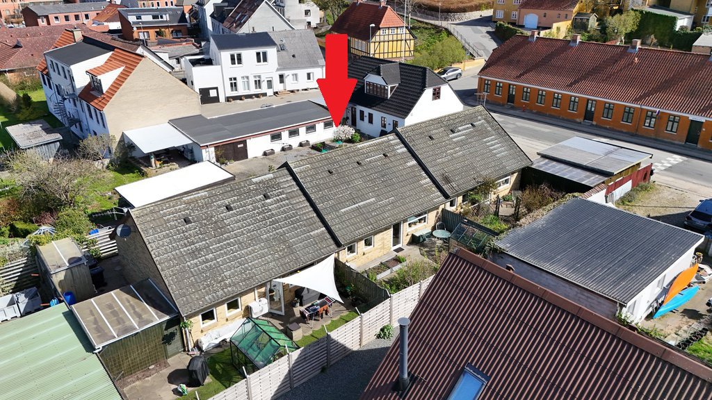 Fremhævet drone billede i fuldskærmstilstand. Billede af Vestergade 28B, 9500 Hobro