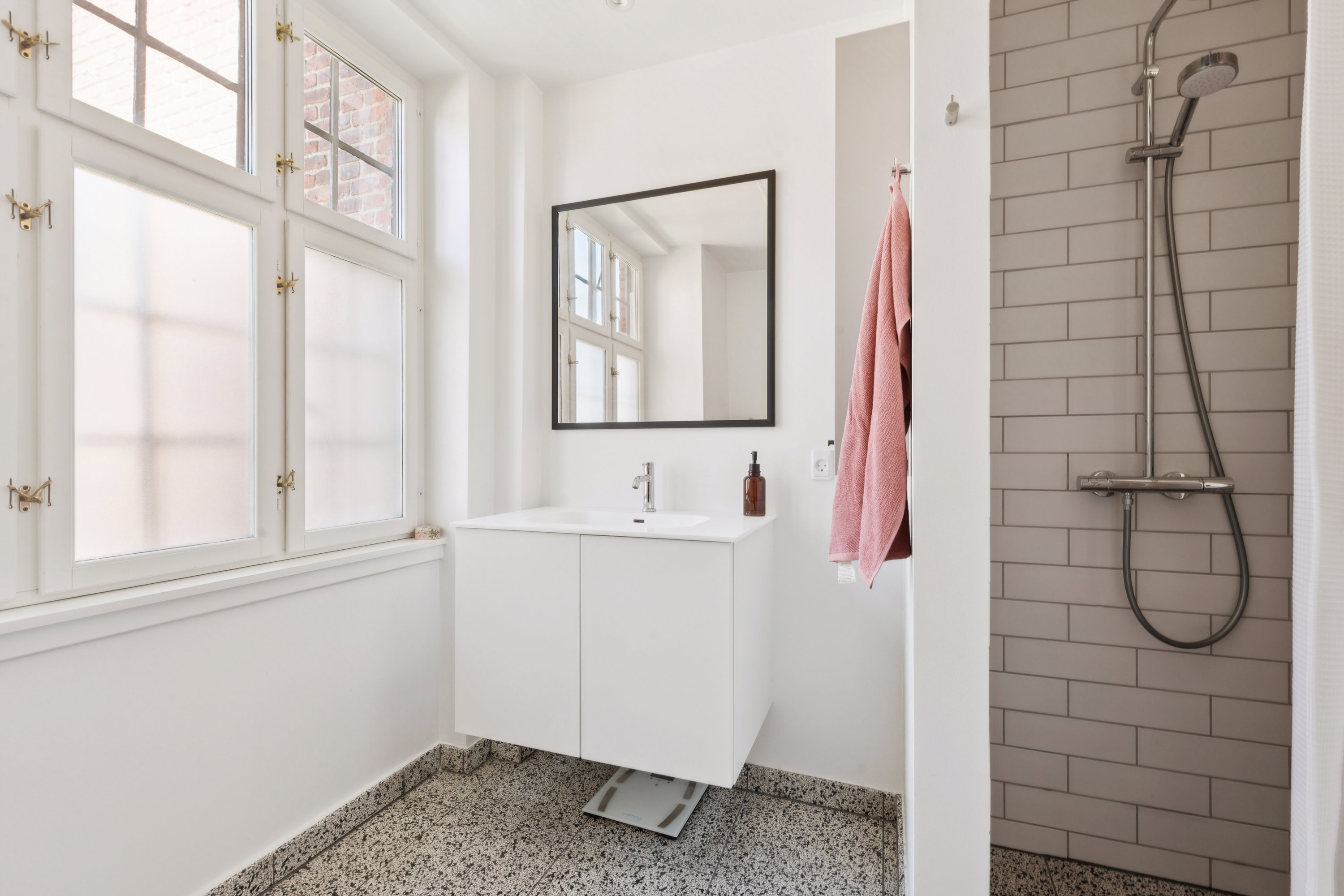 Fremhævet badeværelse billede i fuldskærmstilstand. Billede af Brønshøjvej 6A, 2. tv., 2700 Brønshøj