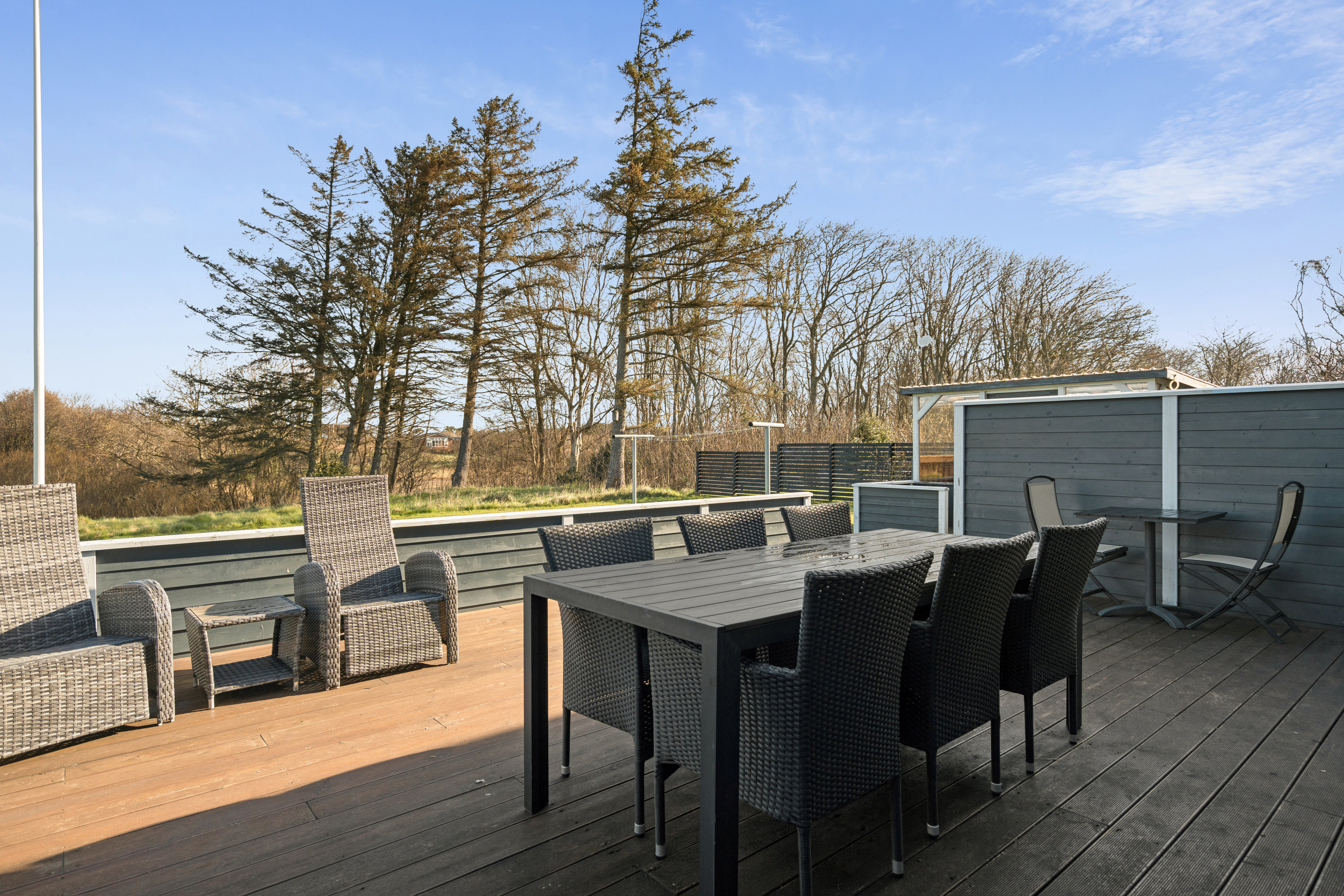 Fremhævet terrasse billede i fuldskærmstilstand. Billede af Agerledet 30, 9850 Hirtshals