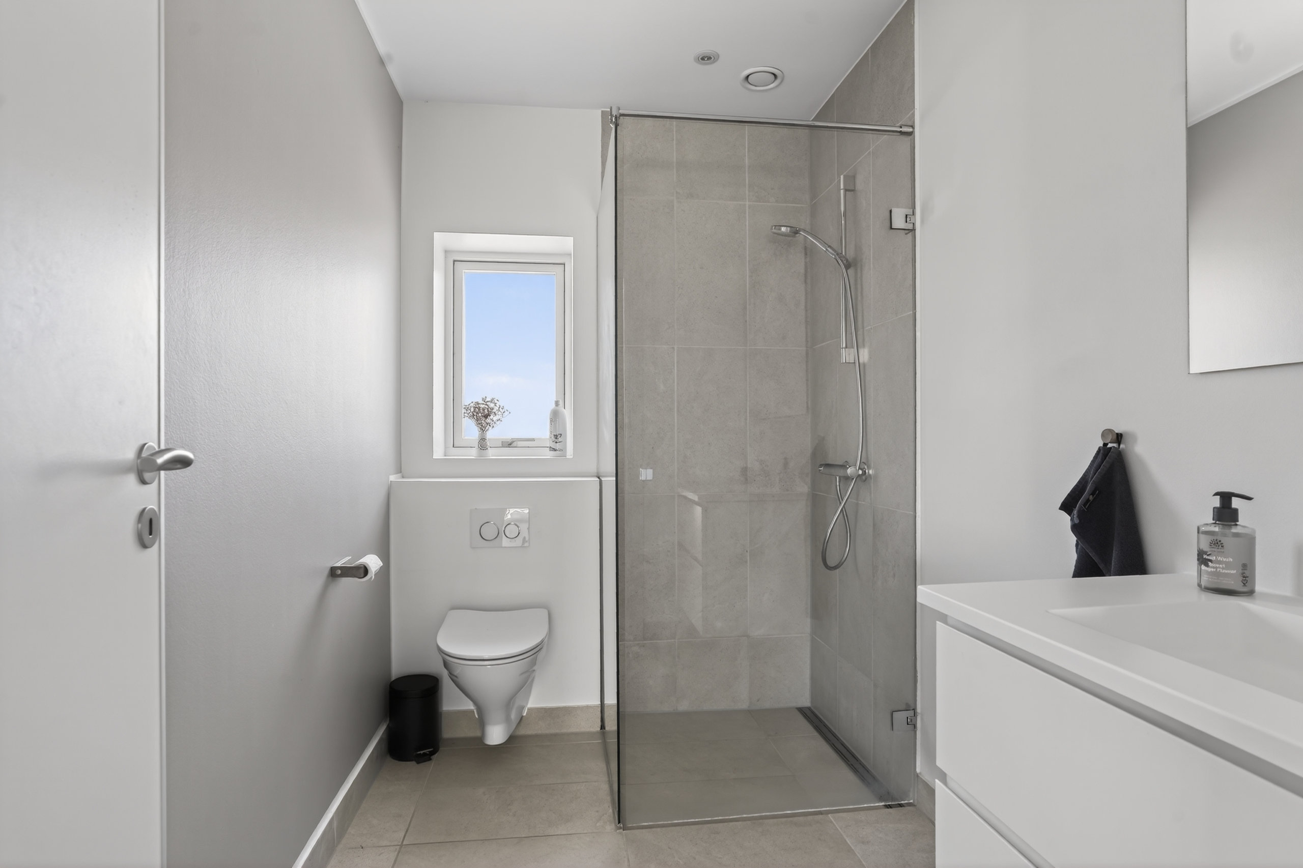 Fremhævet badeværelse billede i fuldskærmstilstand. Billede af Stengårdsalle 11, Nødebo, 3480 Fredensborg