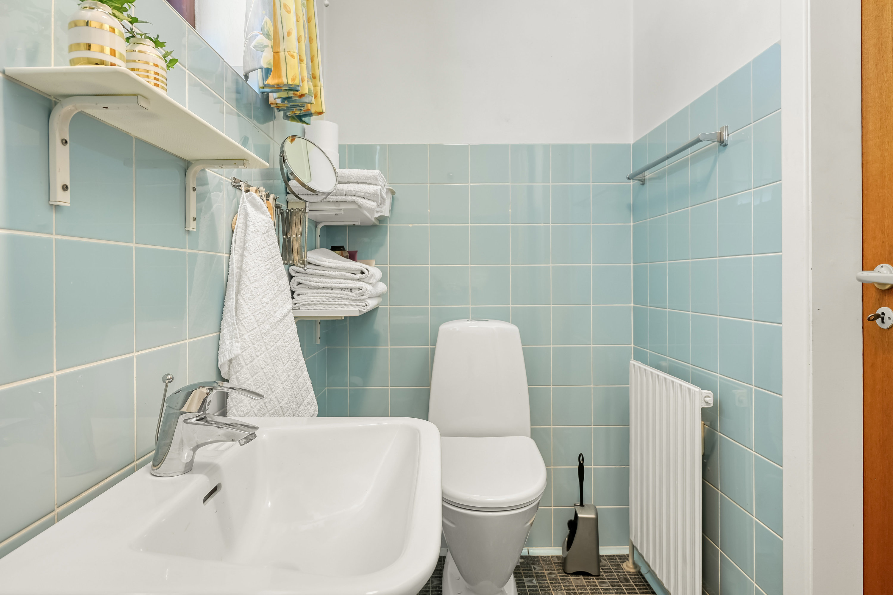 Fremhævet toilet billede i fuldskærmstilstand. Billede af Engvej 18, 6840 Oksbøl