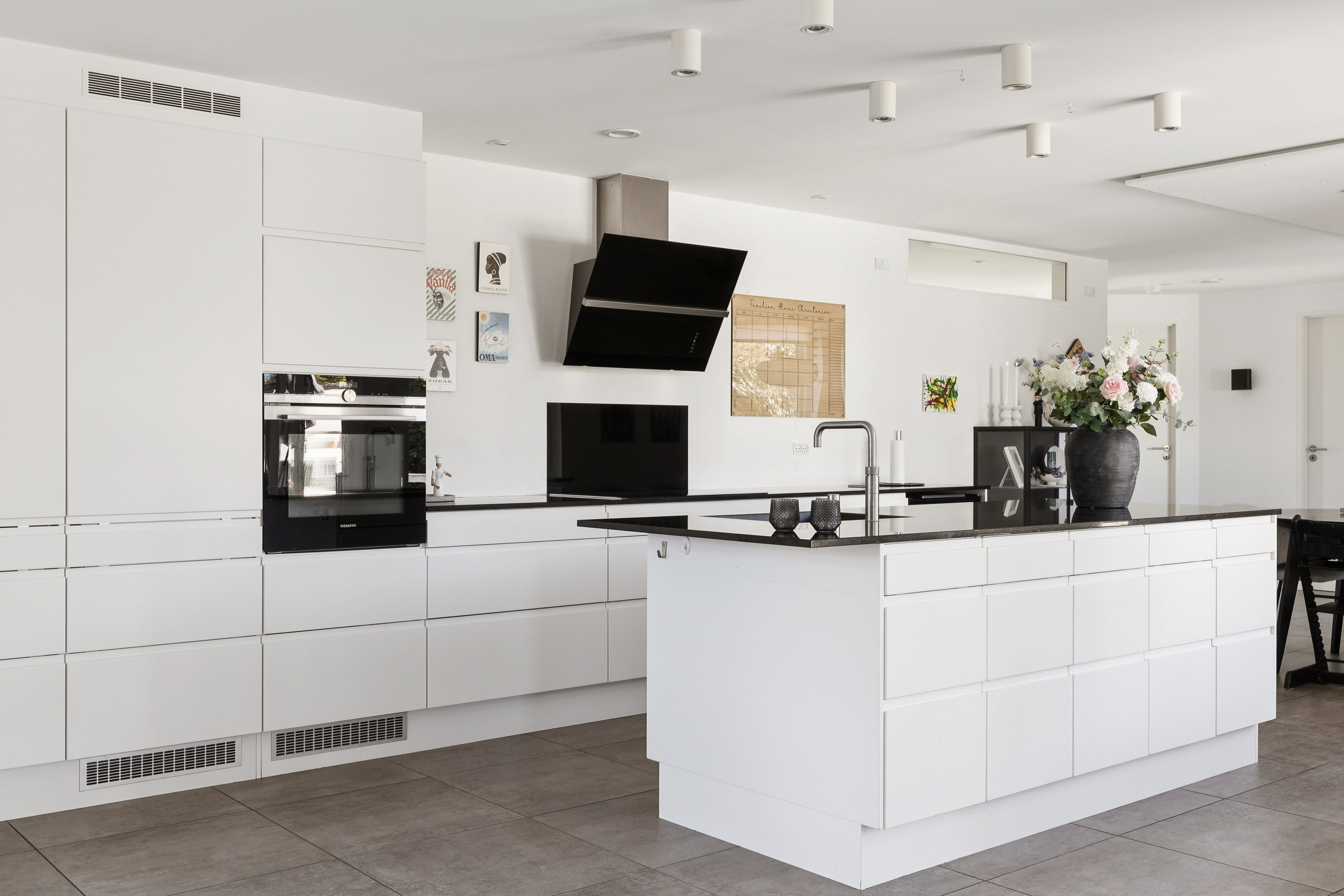 Fremhævet køkken billede i fuldskærmstilstand. Billede af Sigynsvej 3, 9800 Hjørring