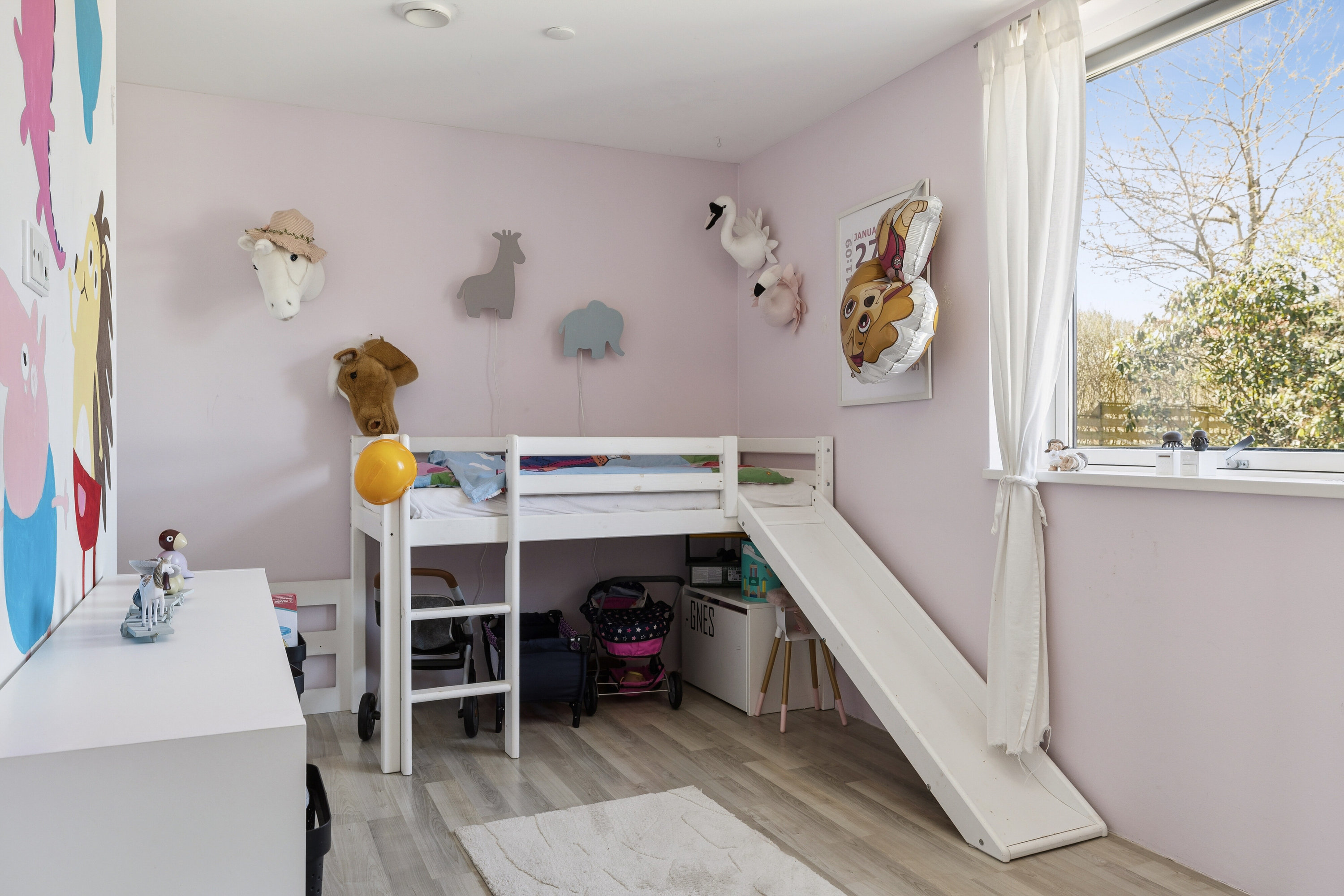 Fremhævet børneværelse billede i fuldskærmstilstand. Billede af Sigynsvej 3, 9800 Hjørring