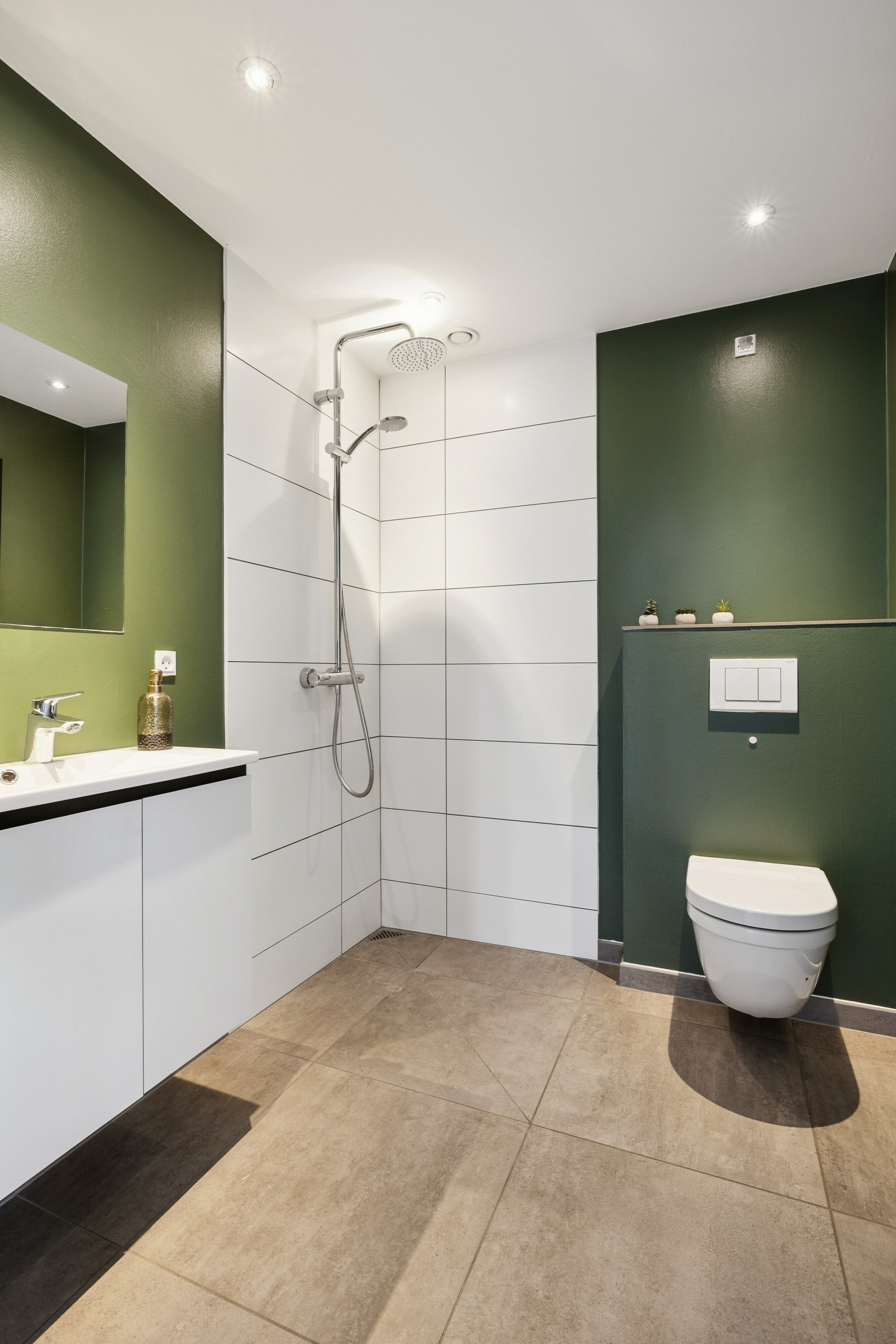 Fremhævet badeværelse billede i fuldskærmstilstand. Billede af Sigynsvej 3, 9800 Hjørring