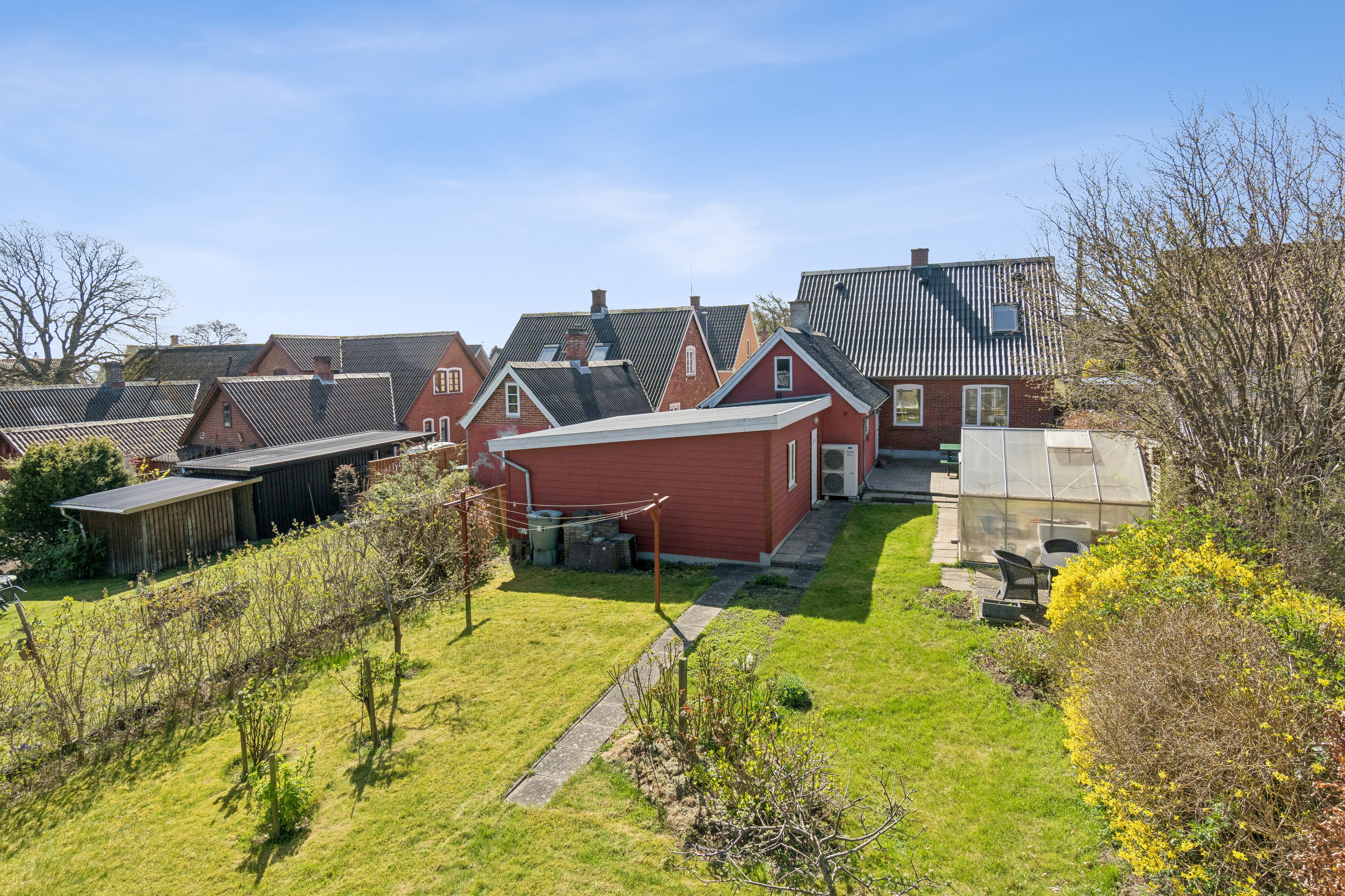 Fremhævet set fra haven billede i fuldskærmstilstand. Billede af Rævegade 10, Spodsbjerg, 5900 Rudkøbing