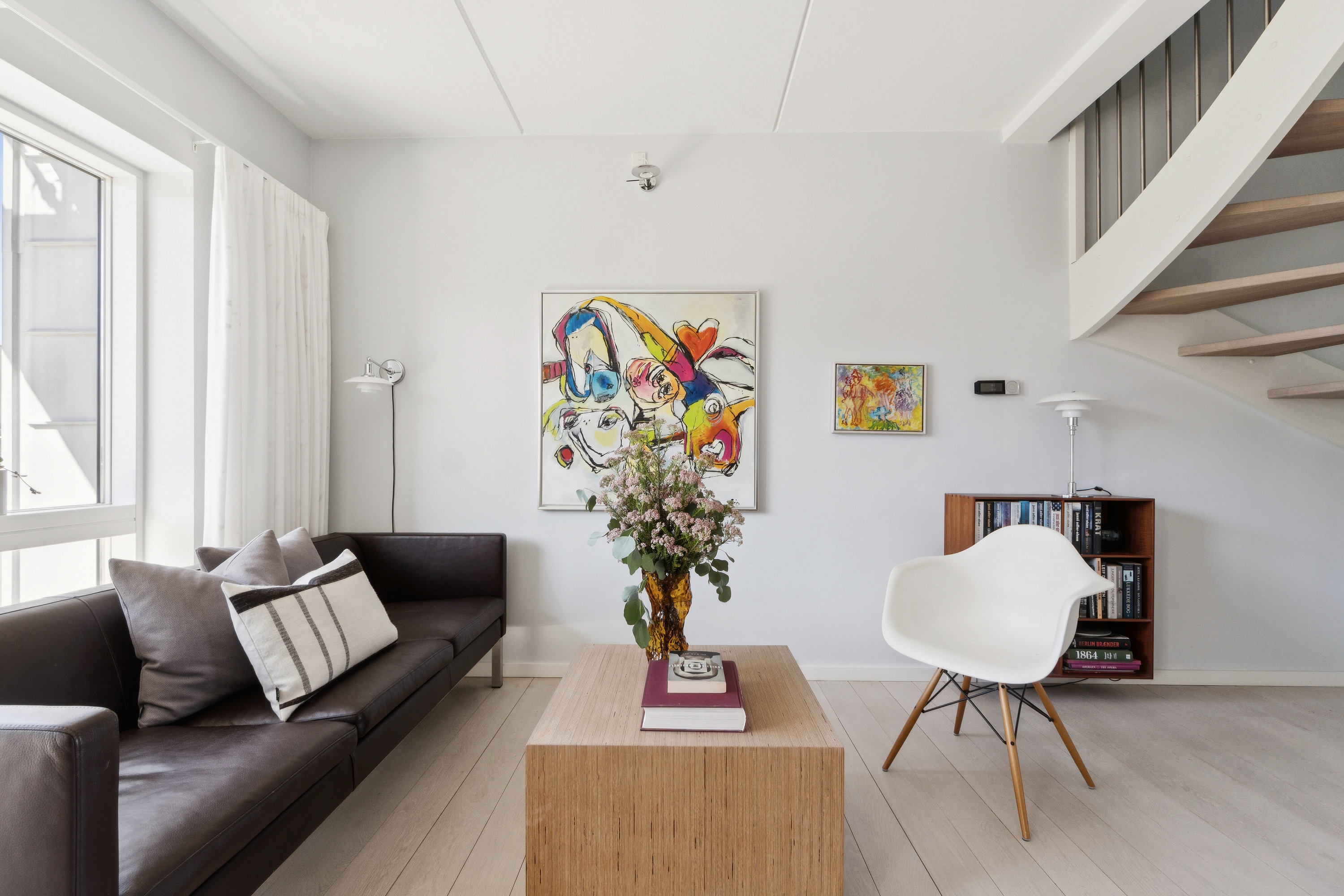 Fremhævet stue billede i fuldskærmstilstand. Billede af Jens Otto Krags Gade 6, 6. th., 2300 København S