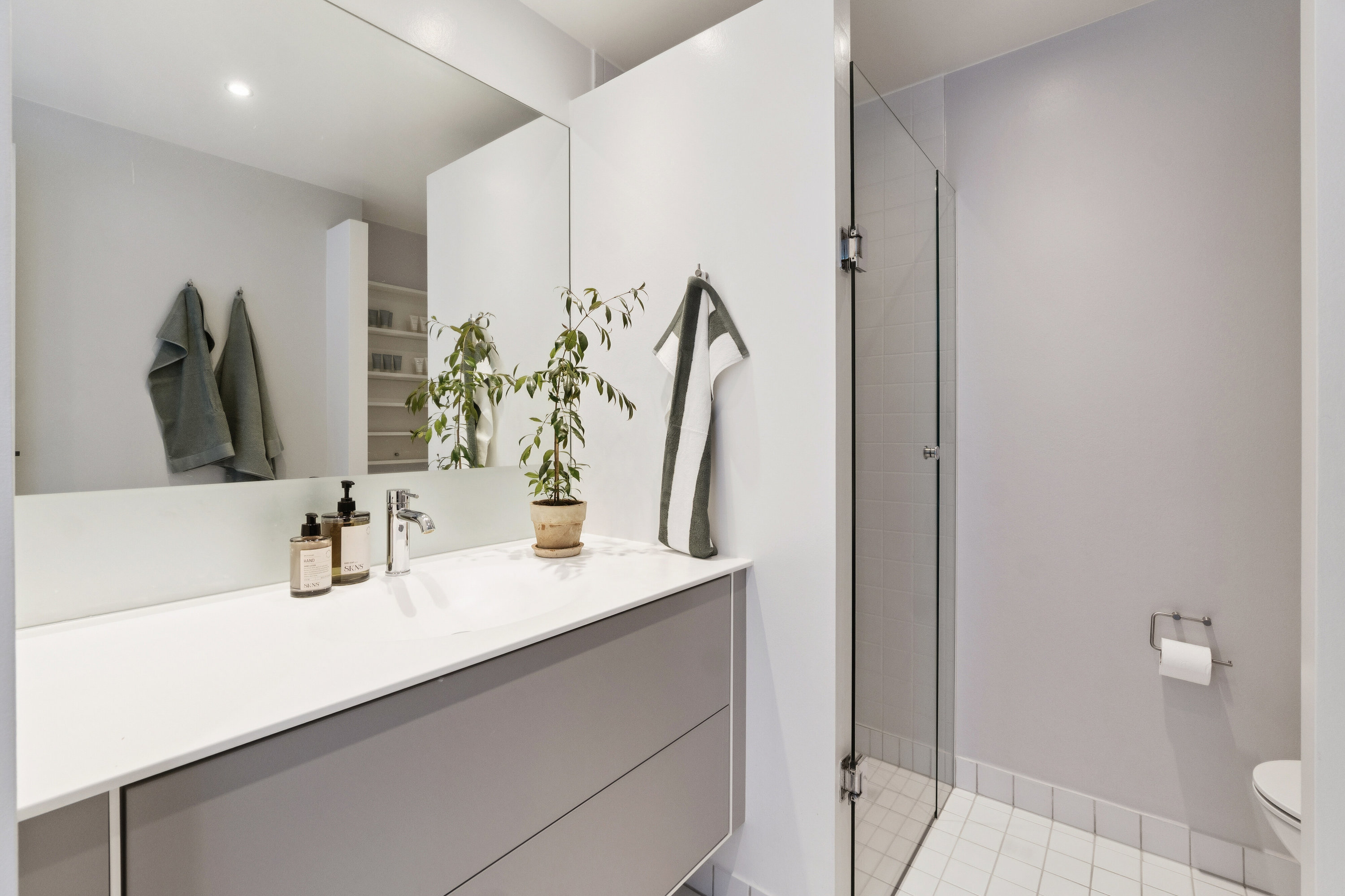 Fremhævet badeværelse billede i fuldskærmstilstand. Billede af Jens Otto Krags Gade 6, 6. th., 2300 København S