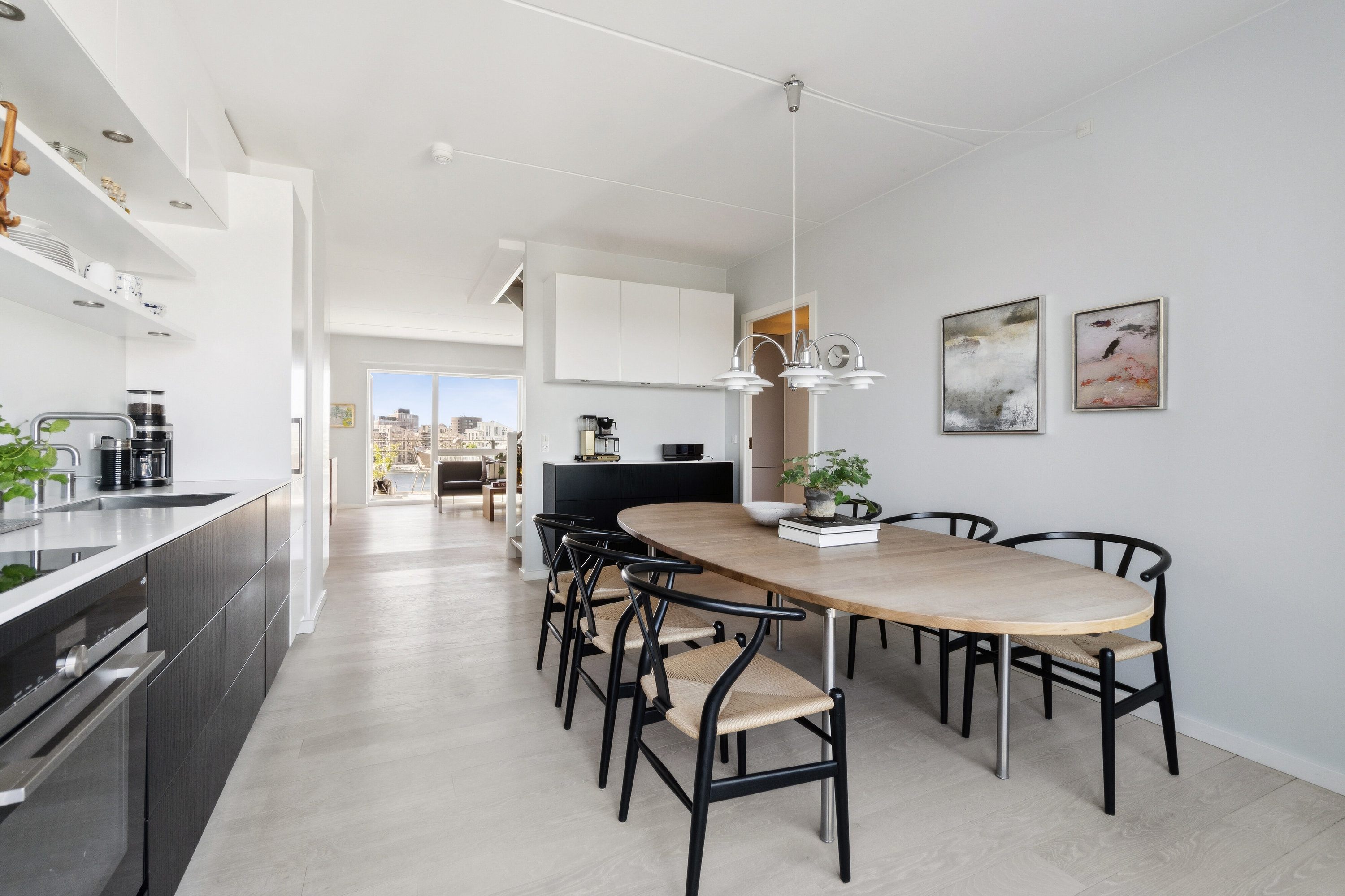 Fremhævet spisestue billede i fuldskærmstilstand. Billede af Jens Otto Krags Gade 6, 6. th., 2300 København S