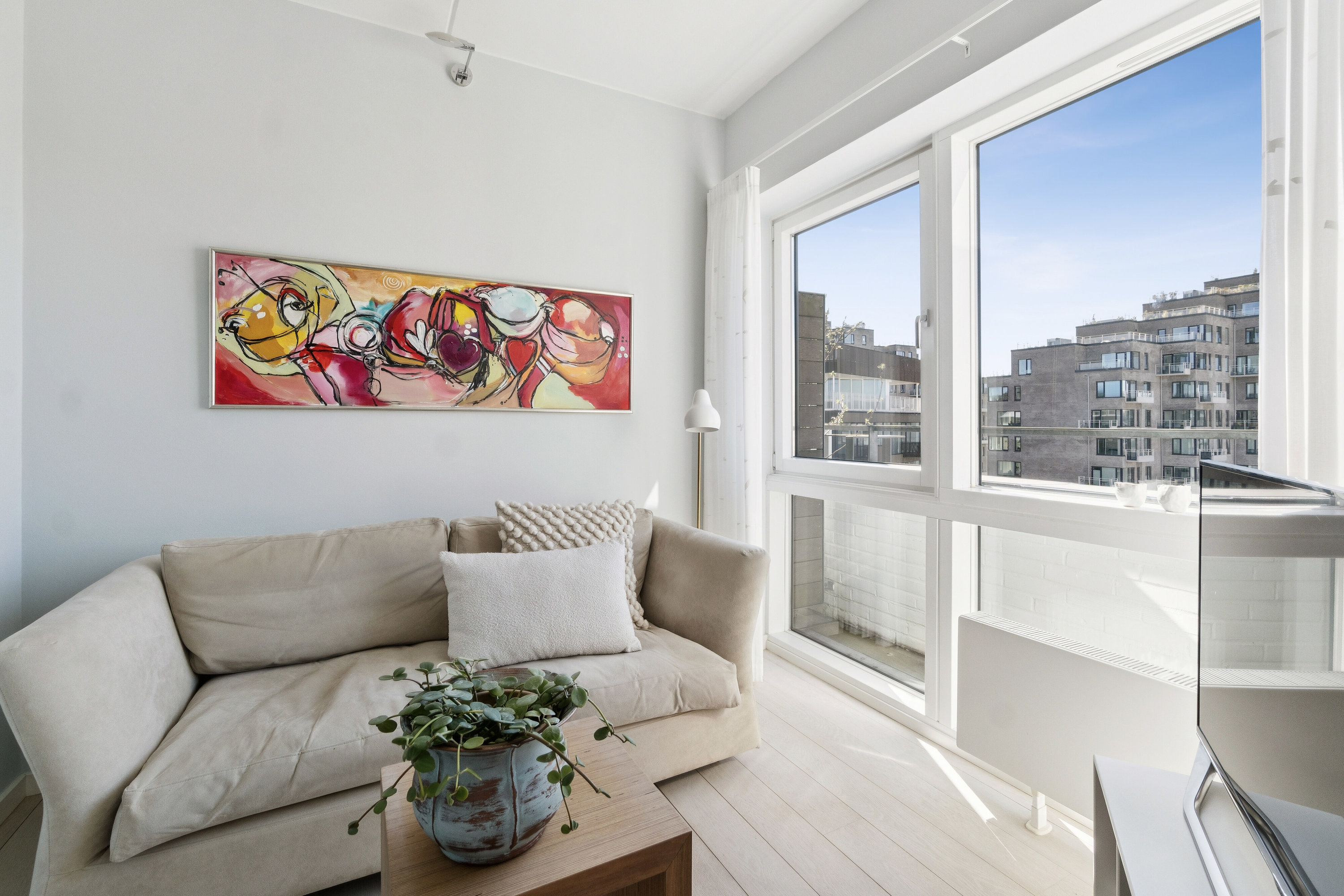 Fremhævet stue billede i fuldskærmstilstand. Billede af Jens Otto Krags Gade 6, 6. th., 2300 København S