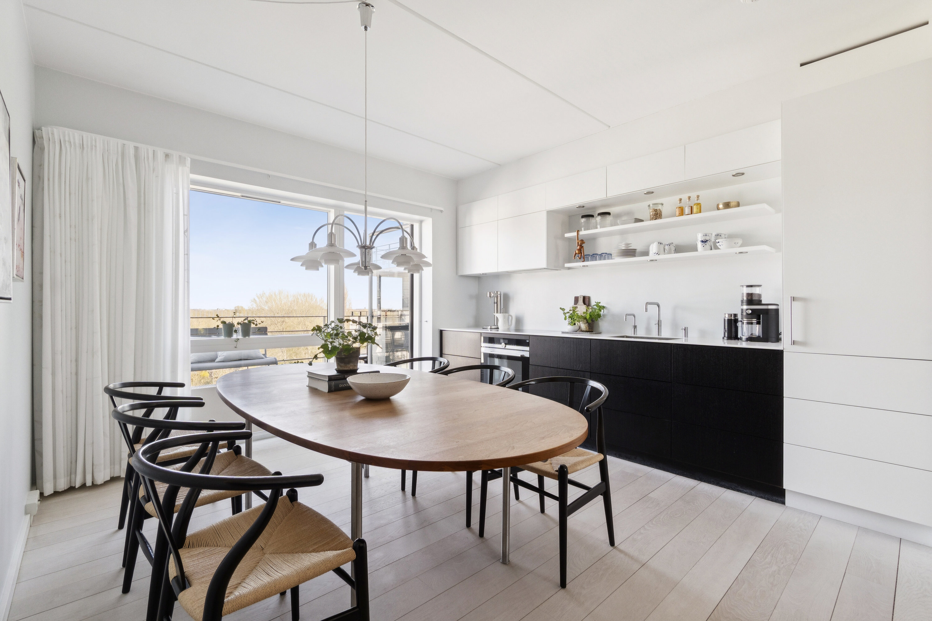 Fremhævet spisestue billede i fuldskærmstilstand. Billede af Jens Otto Krags Gade 6, 6. th., 2300 København S