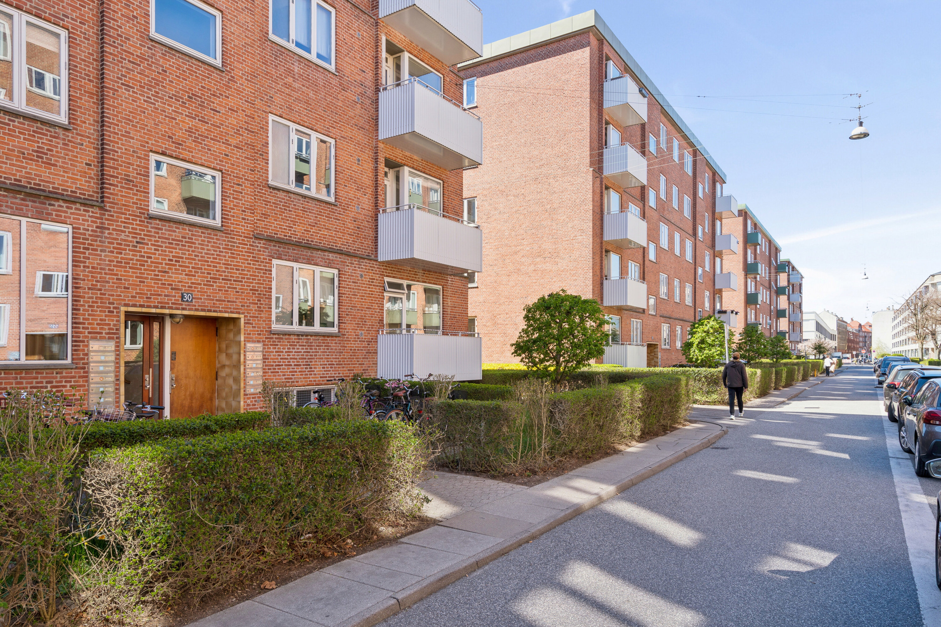 Fremhævet set fra vejen billede i fuldskærmstilstand. Billede af Ålandsgade 30, 1. mf., 2300 København S