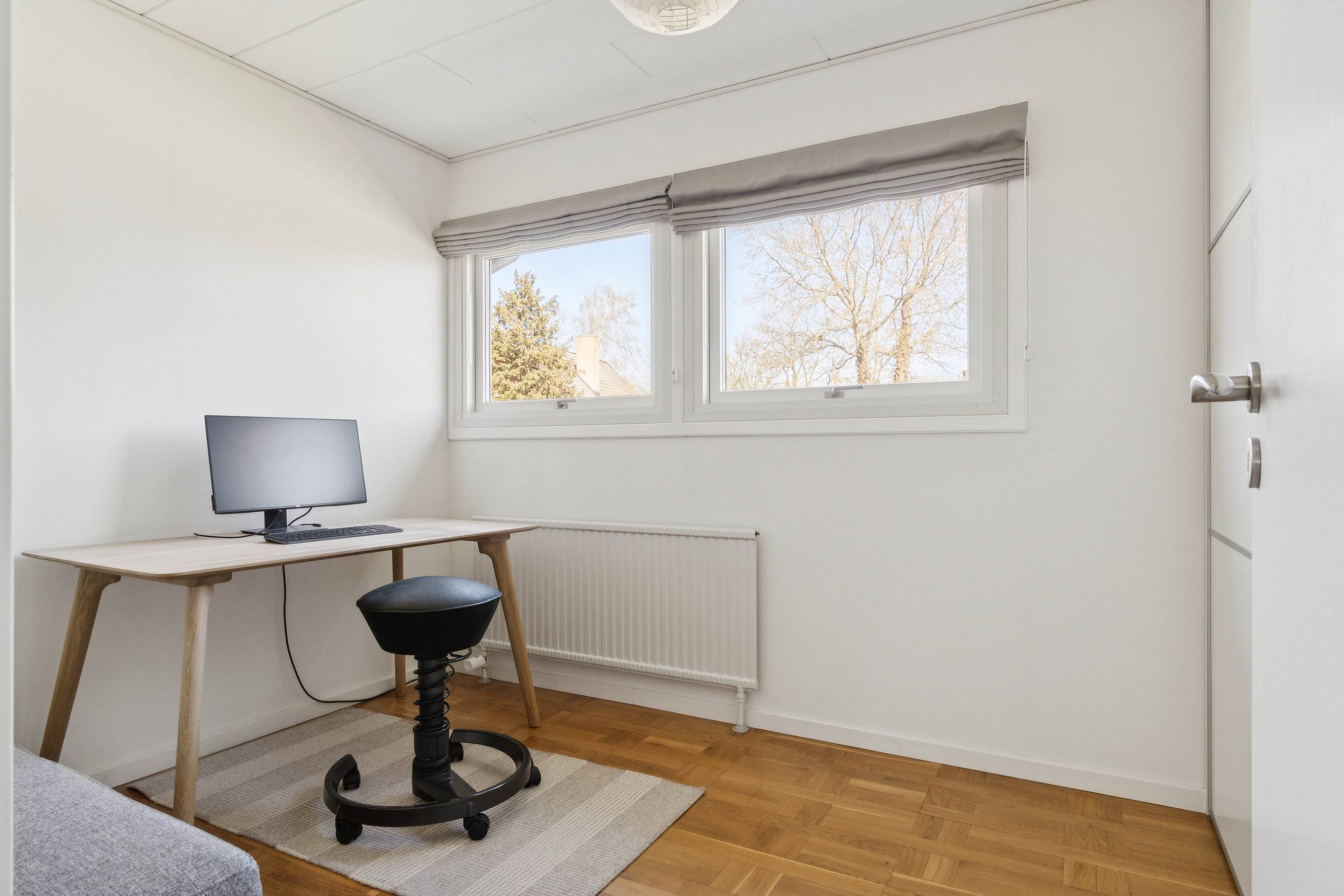 Fremhævet soveværelse billede i fuldskærmstilstand. Billede af Engholmparken 26, Himmelev, 4000 Roskilde