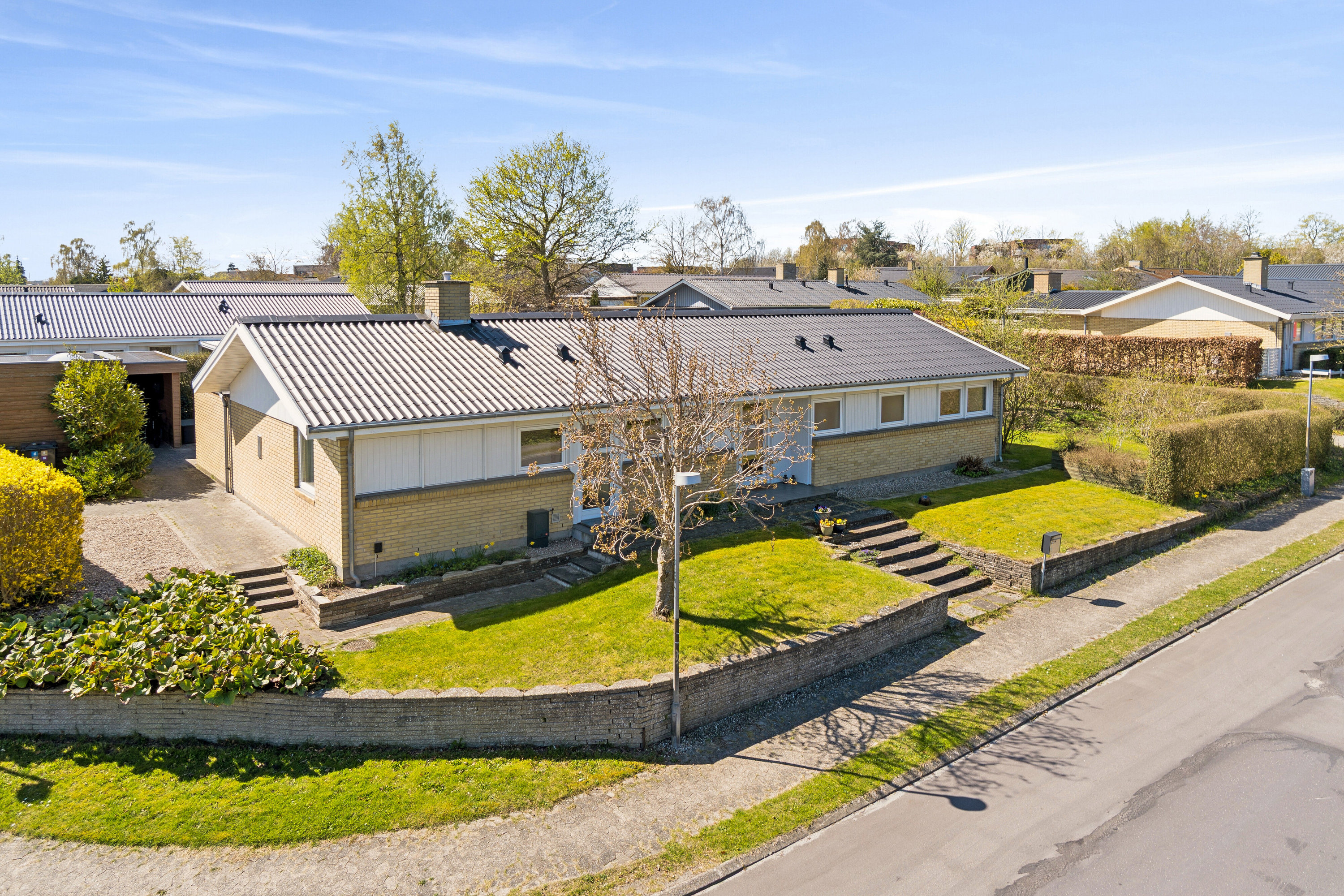 Fremhævet udendørs billede i fuldskærmstilstand. Billede af Engholmparken 26, Himmelev, 4000 Roskilde