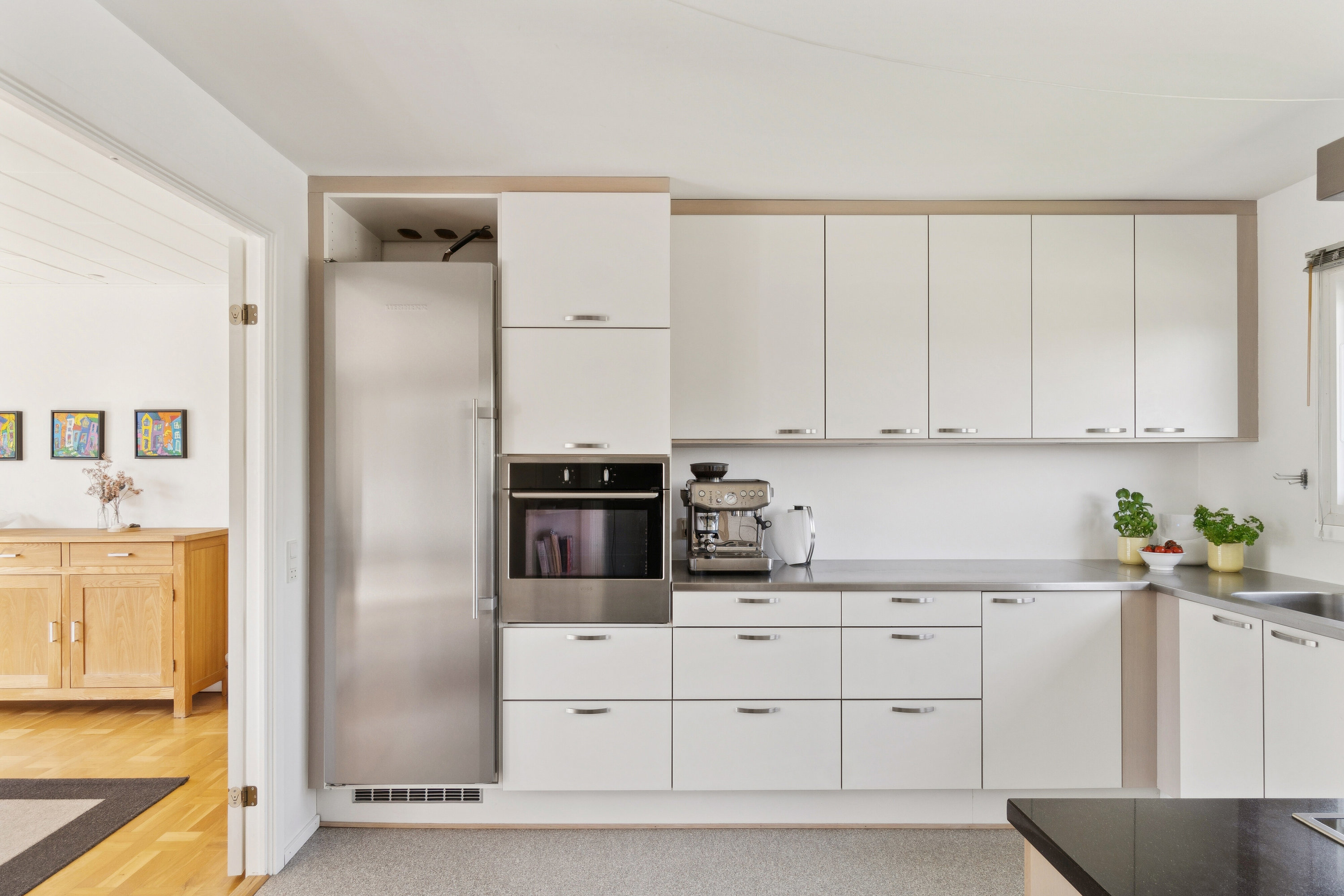 Fremhævet køkken billede i fuldskærmstilstand. Billede af Engholmparken 26, Himmelev, 4000 Roskilde