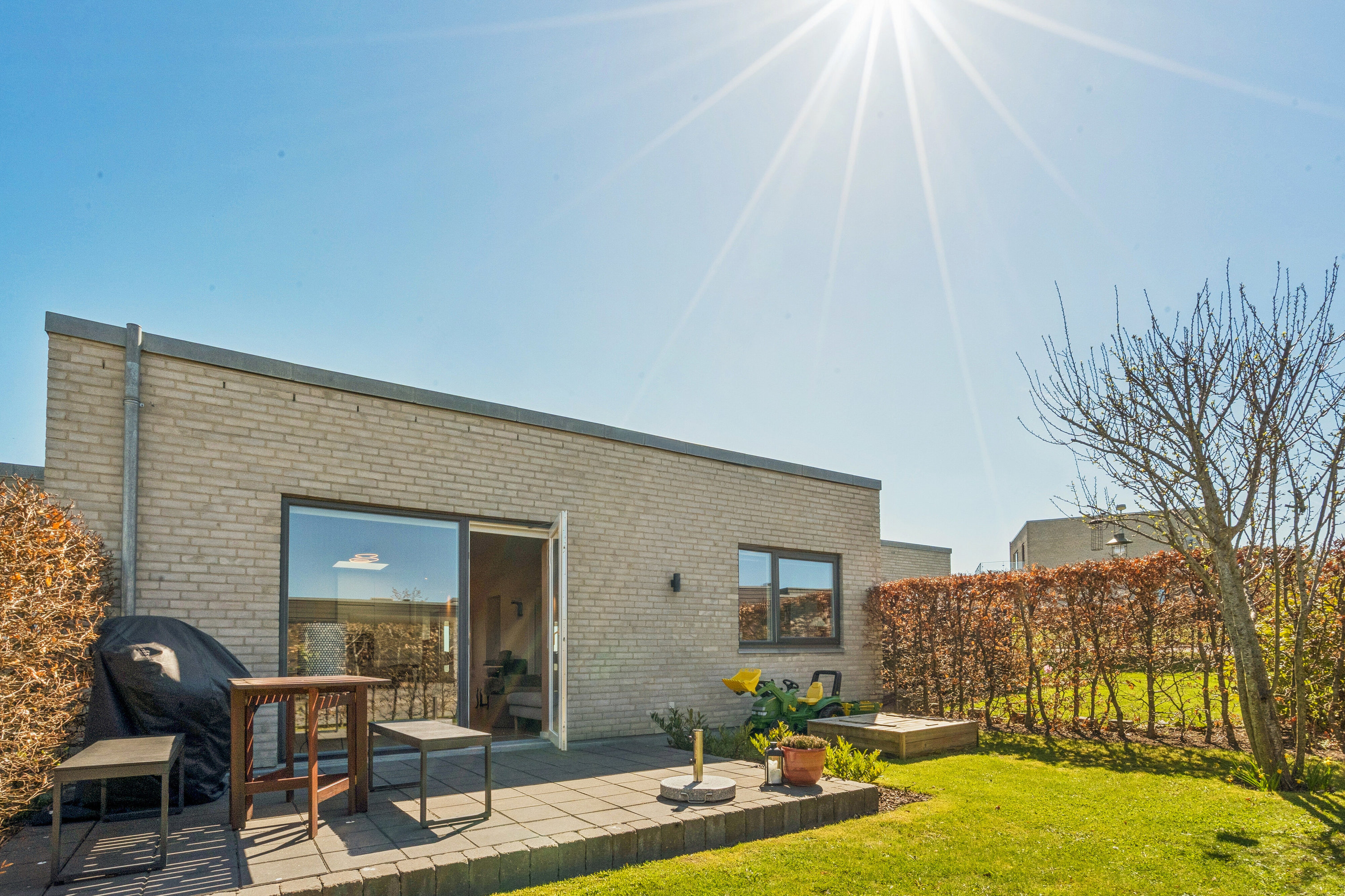 Fremhævet udendørs billede i fuldskærmstilstand. Billede af Fredensborgparken 81, Stavtrup, 8260 Viby J