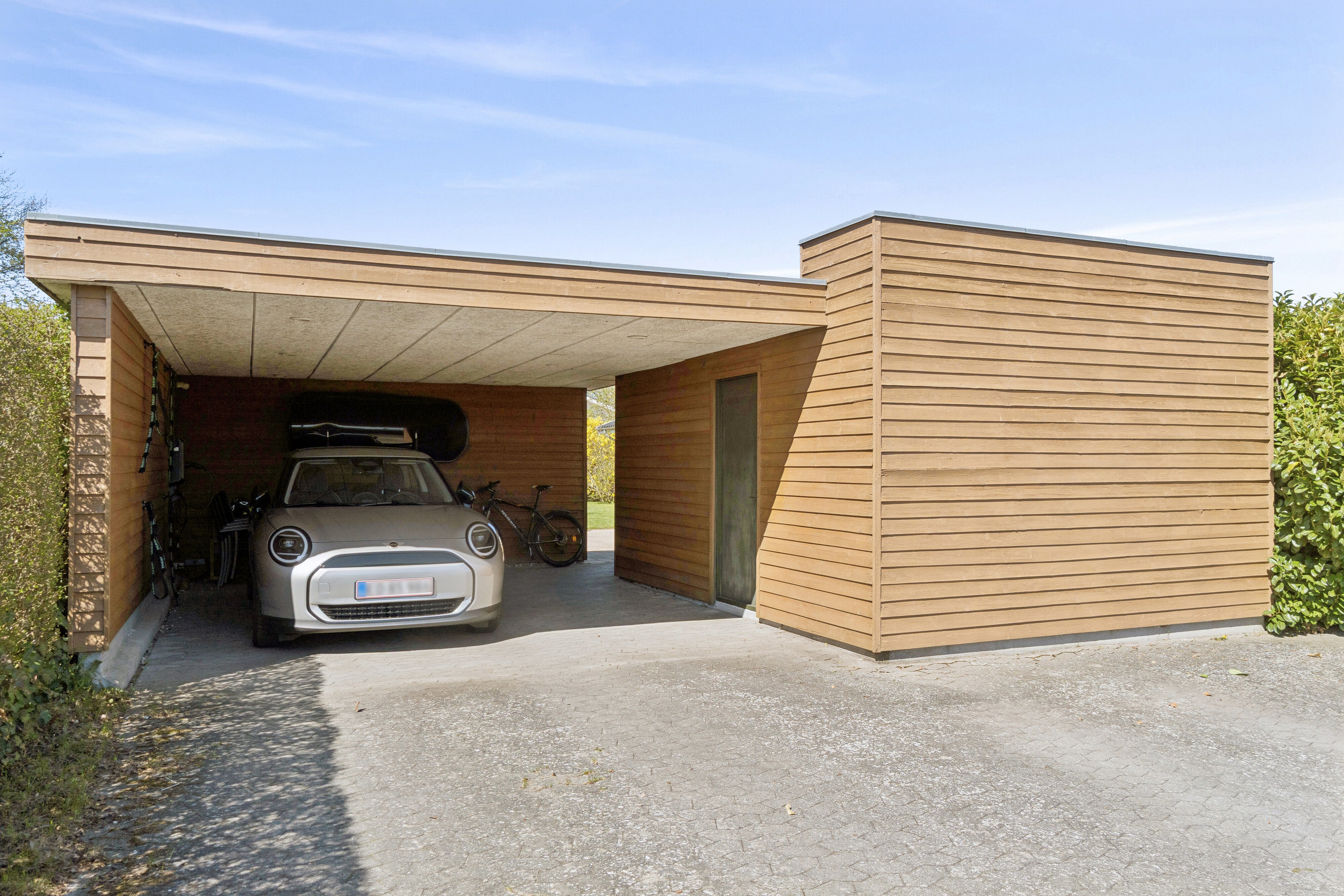 Fremhævet garage billede i fuldskærmstilstand. Billede af Engholmparken 26, Himmelev, 4000 Roskilde