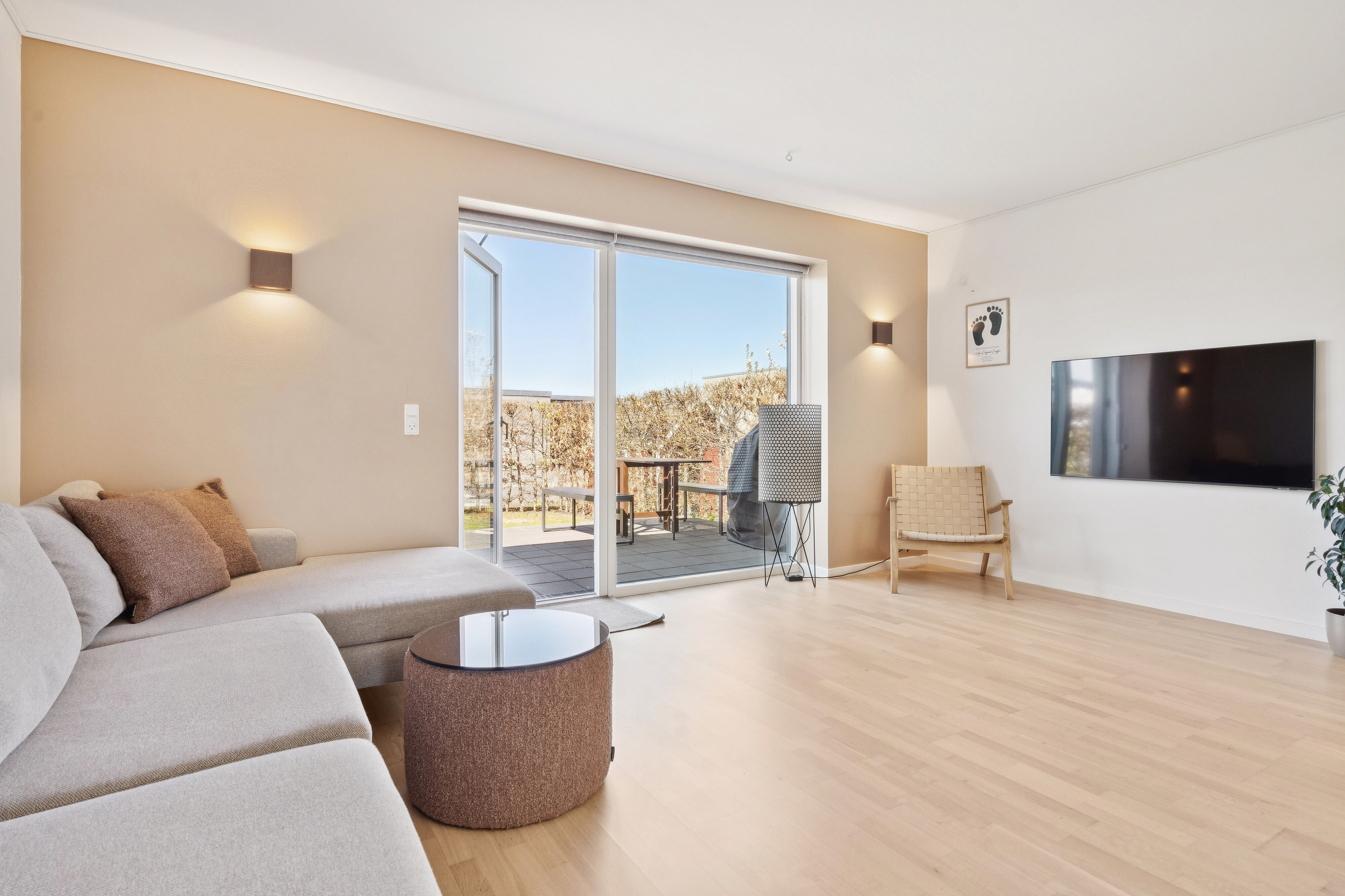 Fremhævet stue billede i fuldskærmstilstand. Billede af Fredensborgparken 81, Stavtrup, 8260 Viby J