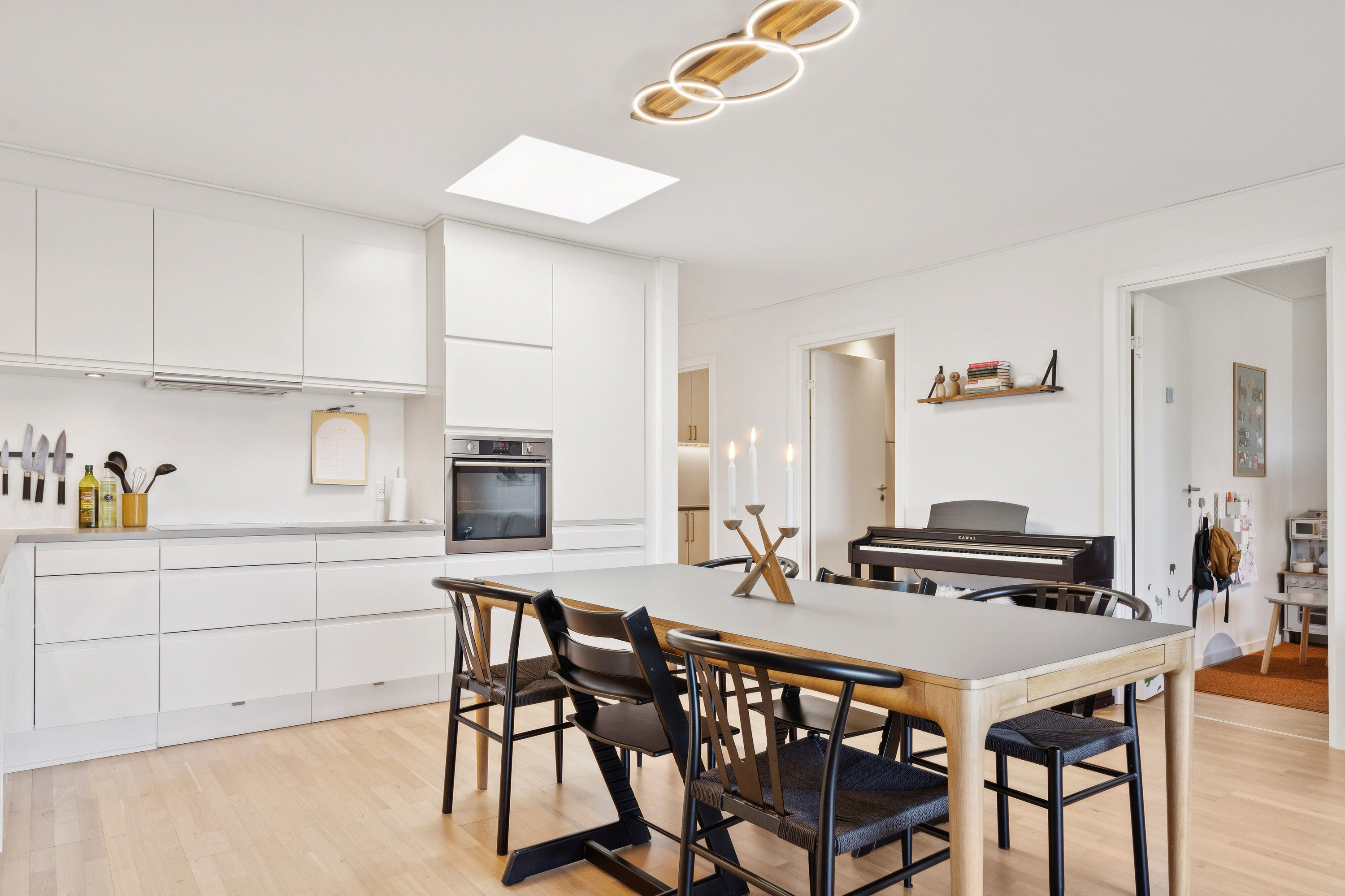 Fremhævet spisestue billede i fuldskærmstilstand. Billede af Fredensborgparken 81, Stavtrup, 8260 Viby J