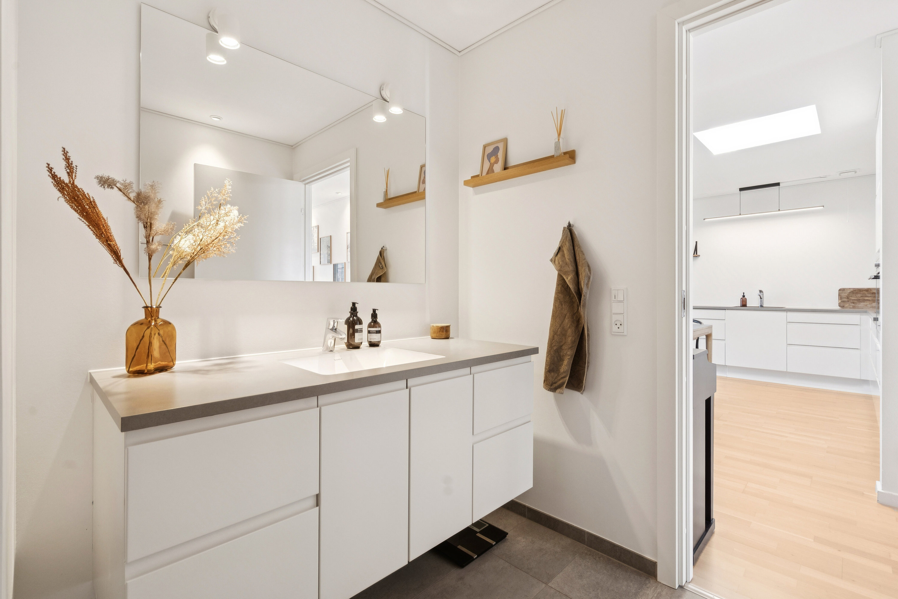 Fremhævet indendørs billede i fuldskærmstilstand. Billede af Fredensborgparken 81, Stavtrup, 8260 Viby J