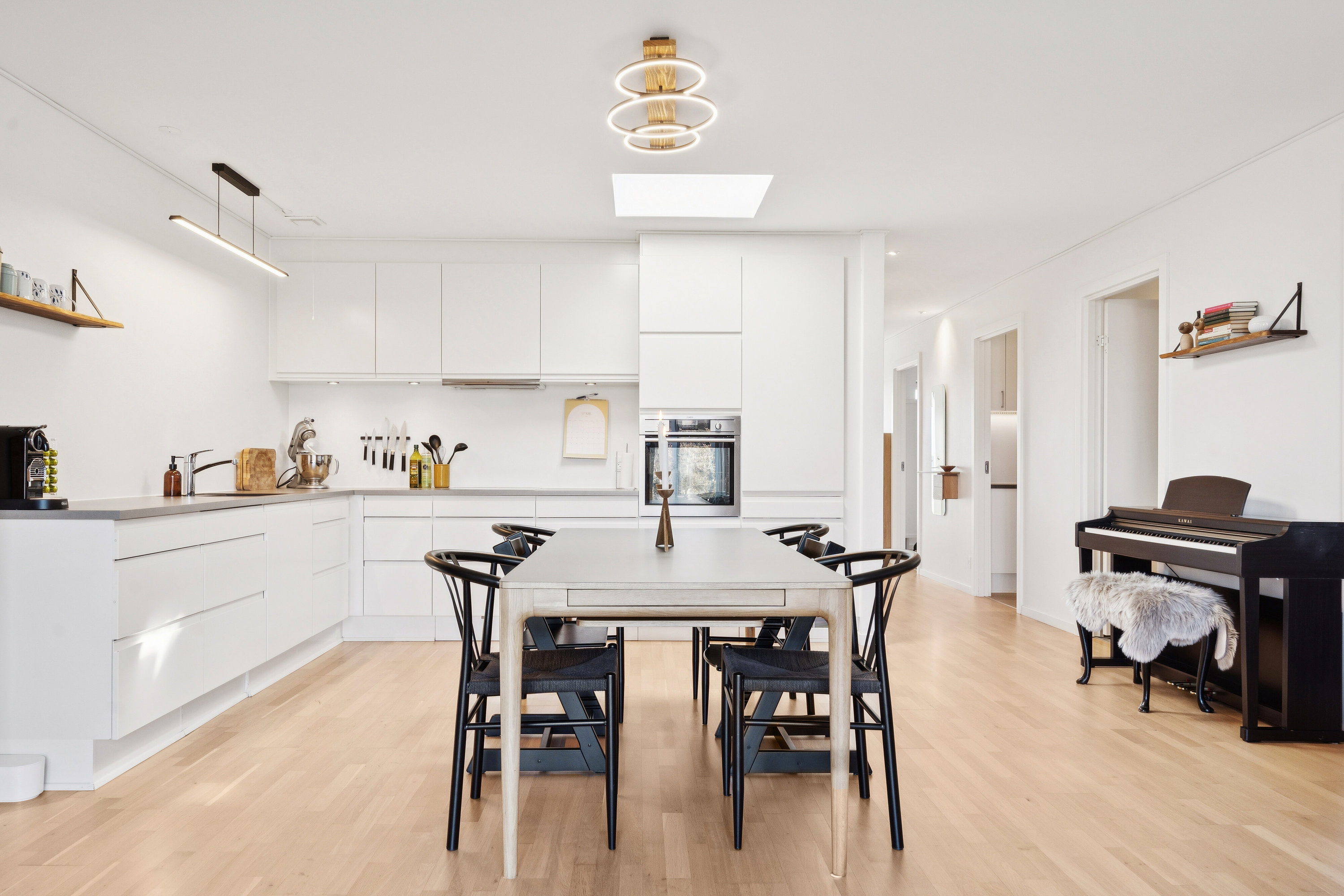 Fremhævet spisestue billede i fuldskærmstilstand. Billede af Fredensborgparken 81, Stavtrup, 8260 Viby J