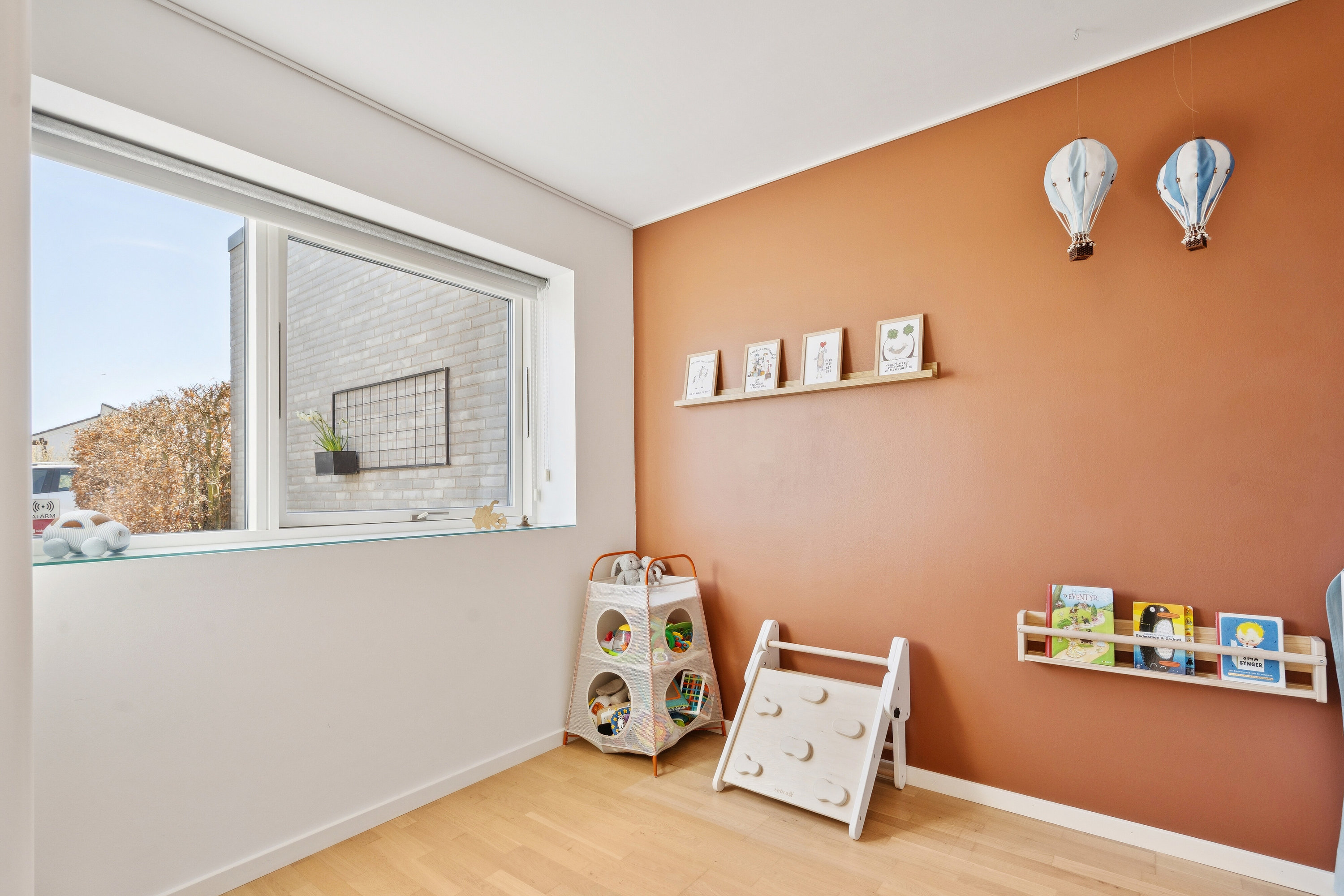 Fremhævet indendørs billede i fuldskærmstilstand. Billede af Fredensborgparken 81, Stavtrup, 8260 Viby J