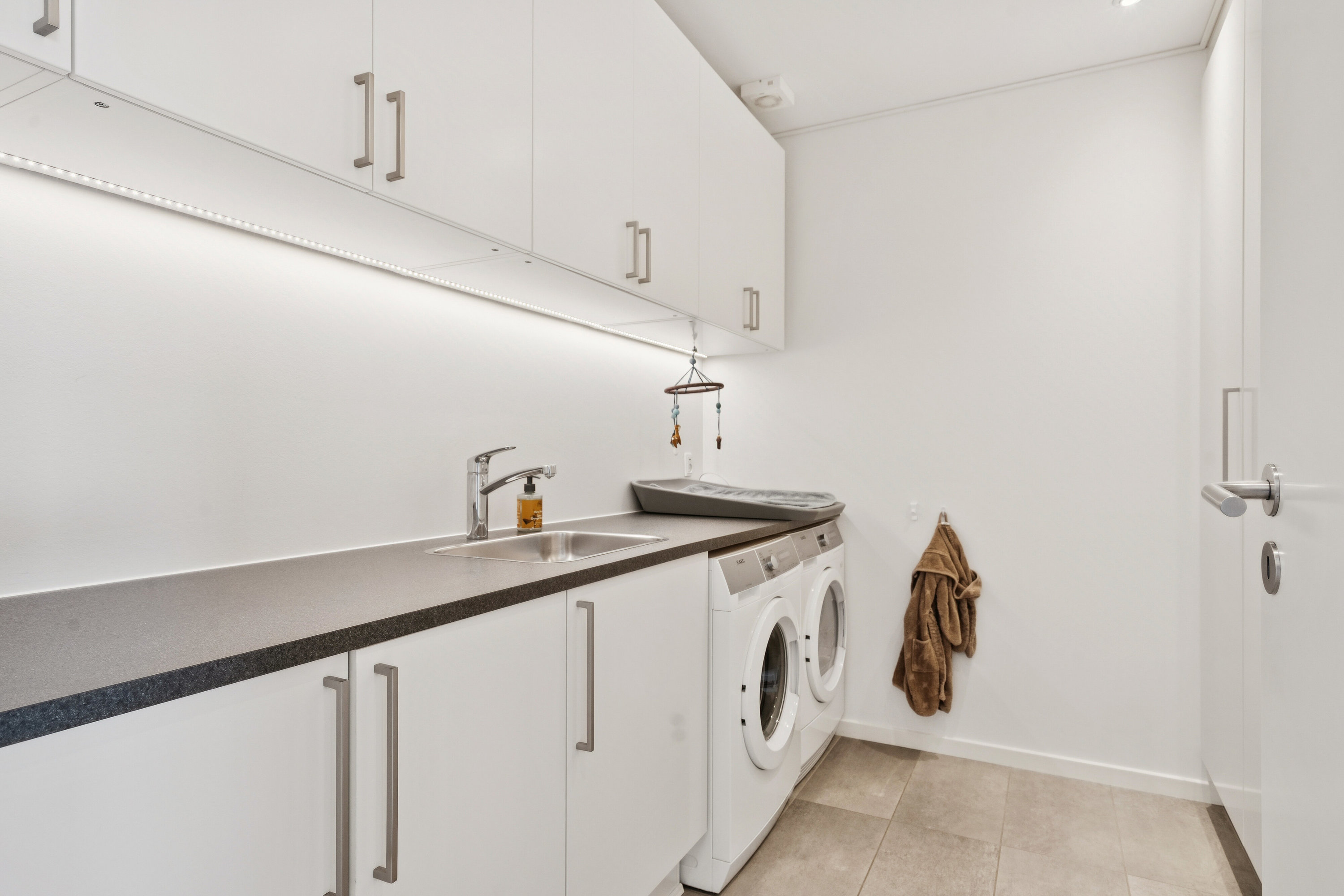 Fremhævet indendørs billede i fuldskærmstilstand. Billede af Fredensborgparken 81, Stavtrup, 8260 Viby J