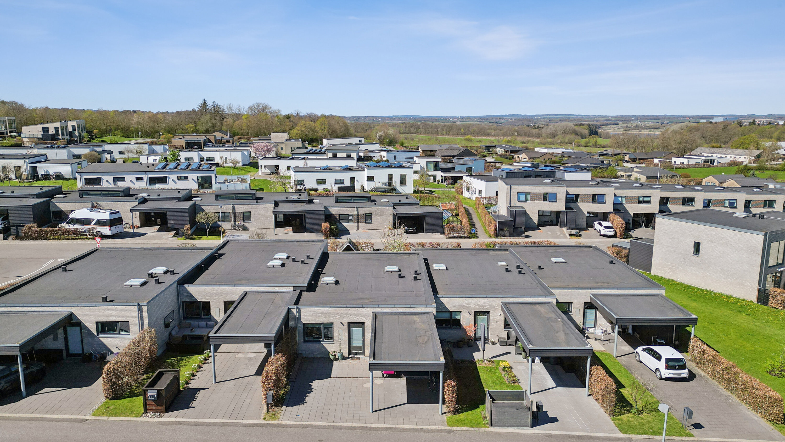 Fremhævet udendørs billede i fuldskærmstilstand. Billede af Fredensborgparken 81, Stavtrup, 8260 Viby J