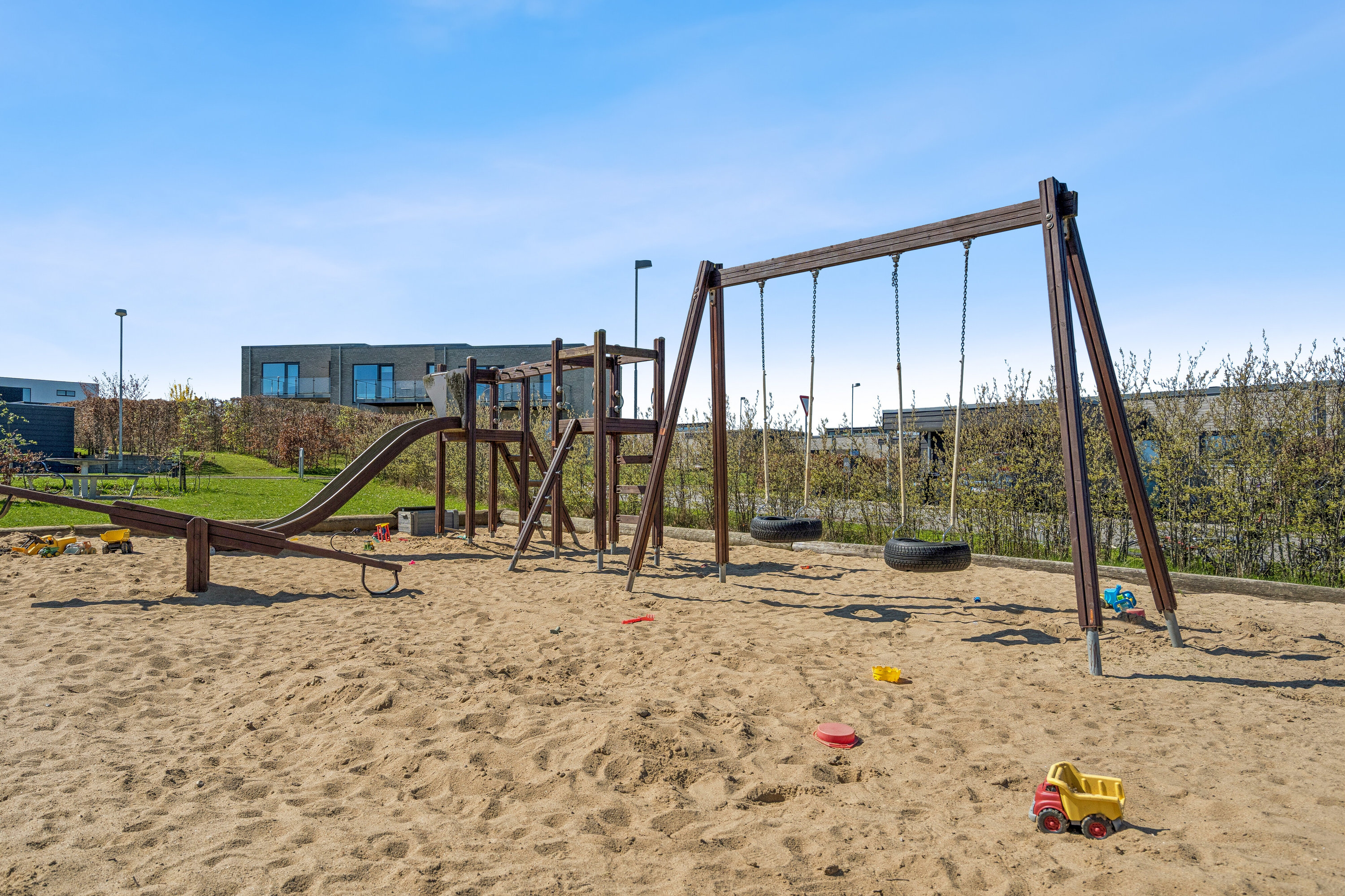 Fremhævet udendørs billede i fuldskærmstilstand. Billede af Fredensborgparken 81, Stavtrup, 8260 Viby J