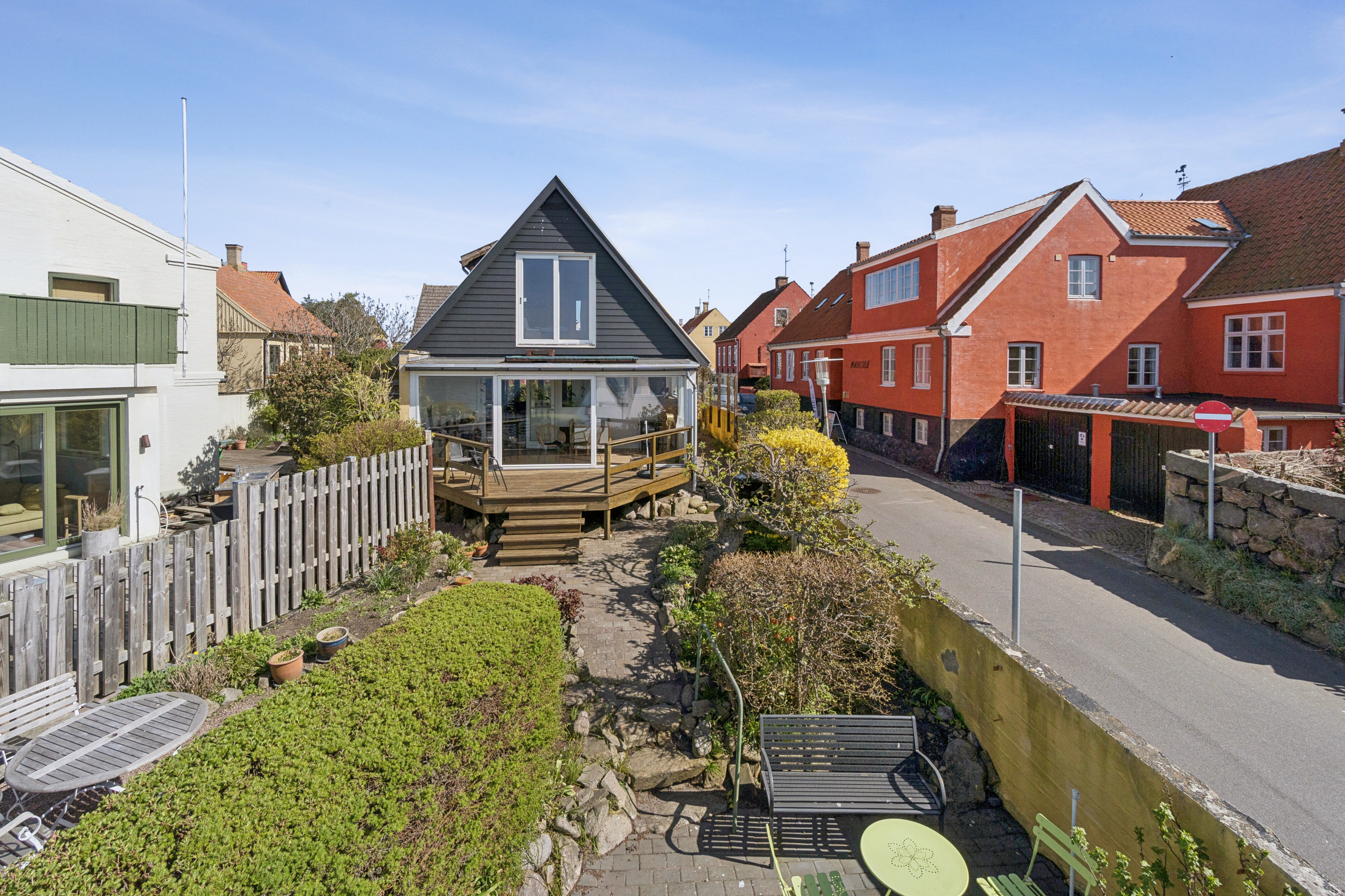 Fremhævet set fra haven billede i fuldskærmstilstand. Billede af Løkkegade 34, Gudhjem, 3760 Gudhjem