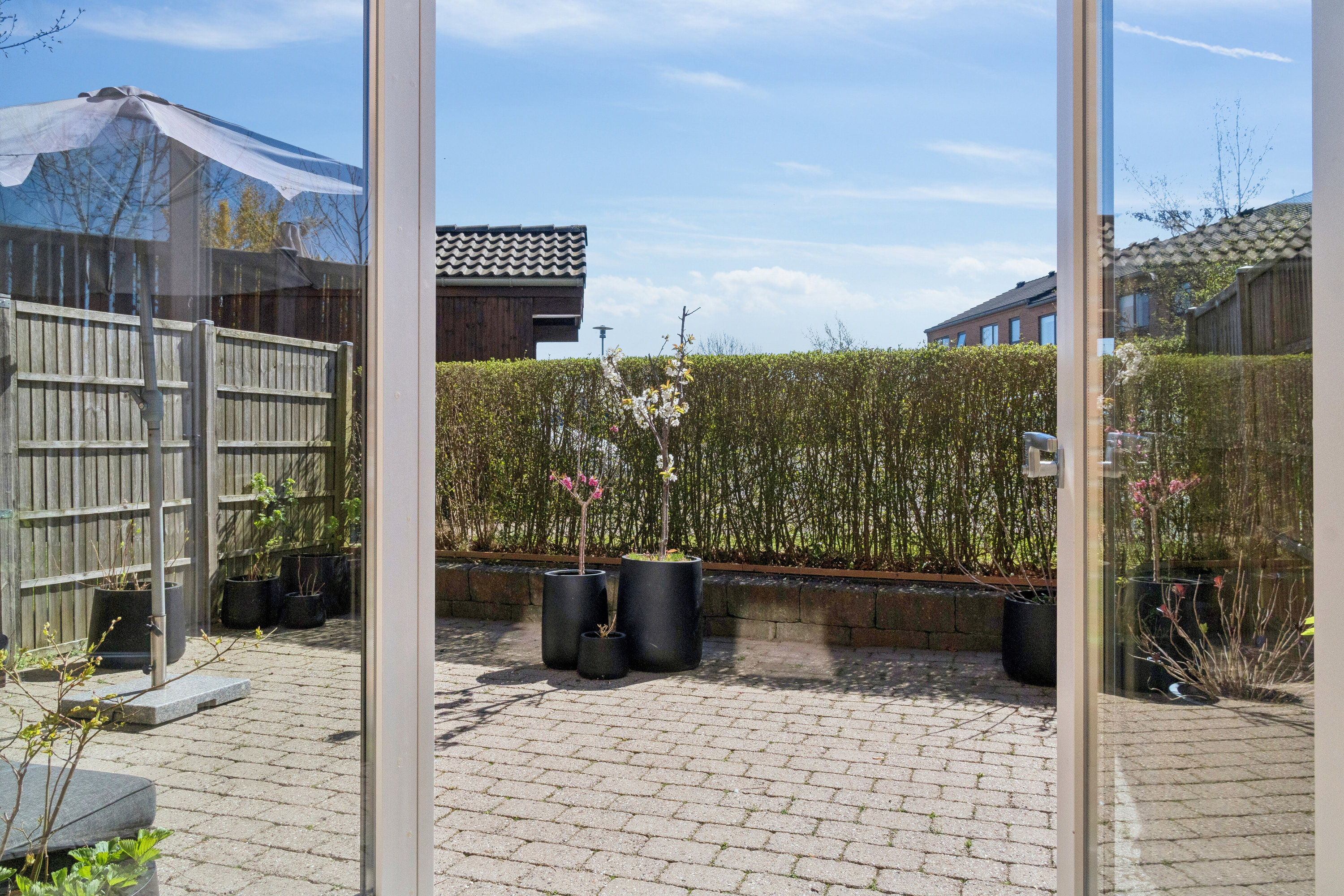 Fremhævet terrasse billede i fuldskærmstilstand. Billede af Ellemosevænget 1, 8310 Tranbjerg J