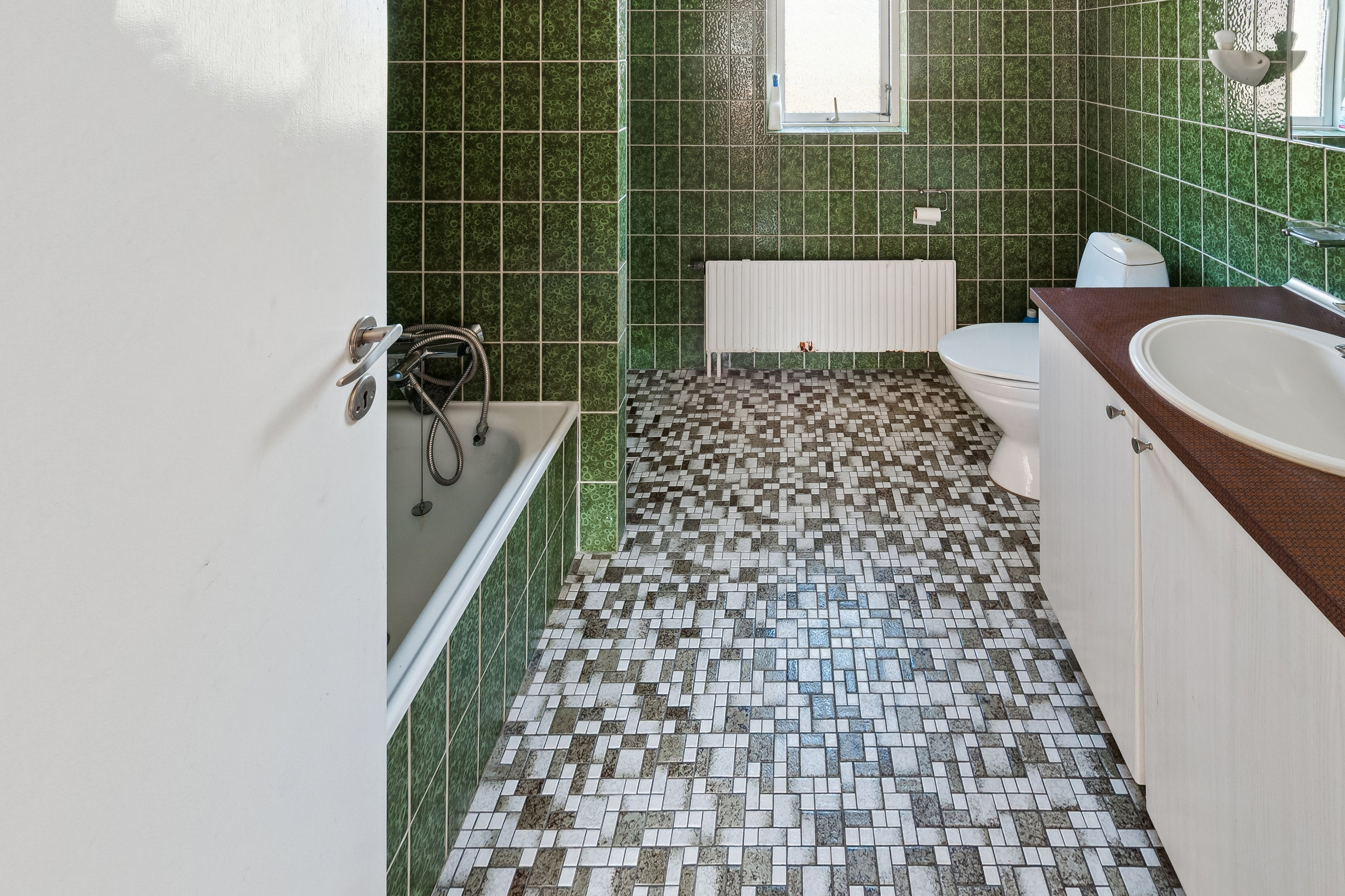 Fremhævet bad billede i fuldskærmstilstand. Billede af Præstefælledvej 30, 2770 Kastrup