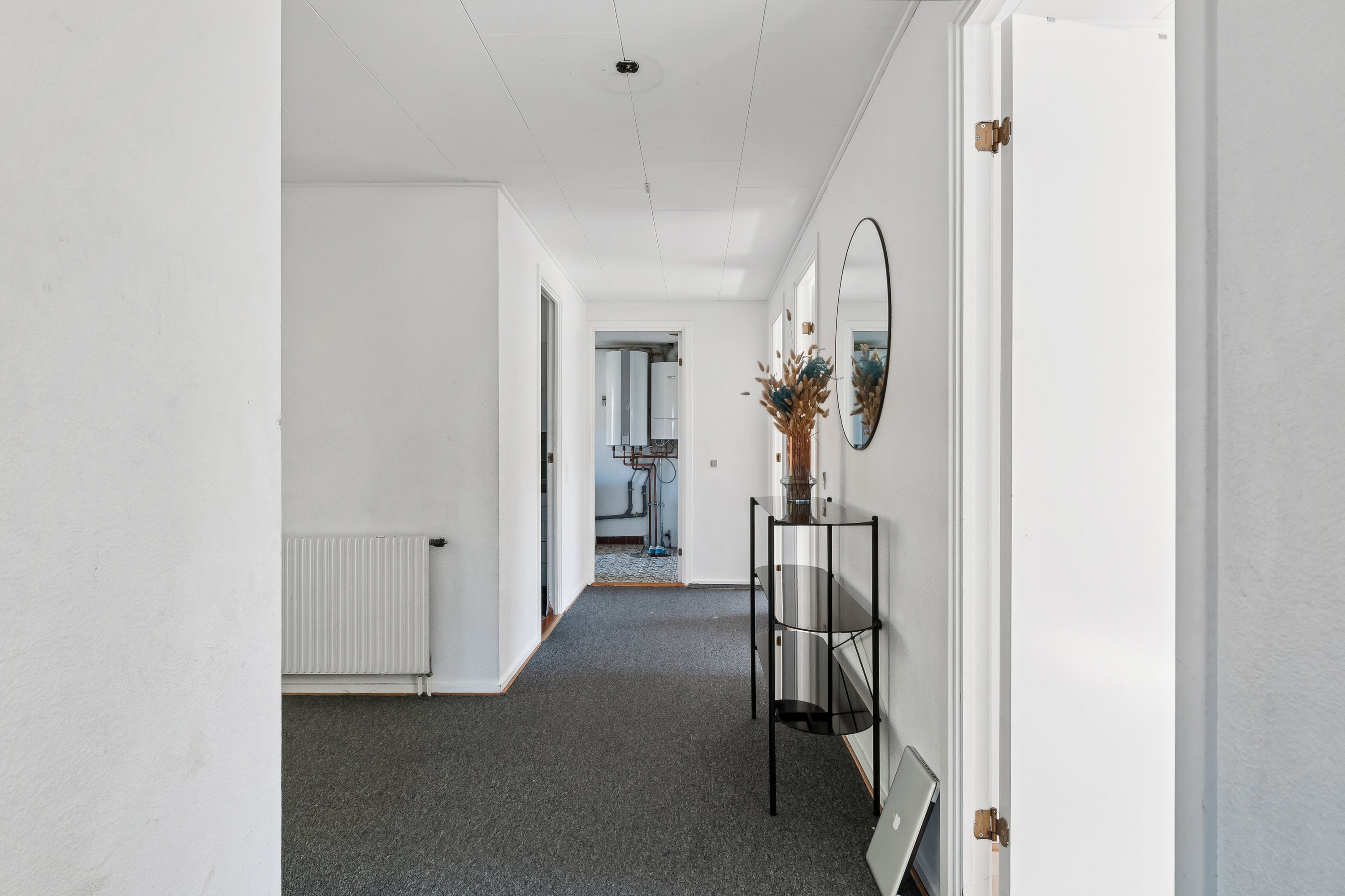 Fremhævet gang billede i fuldskærmstilstand. Billede af Præstefælledvej 30, 2770 Kastrup