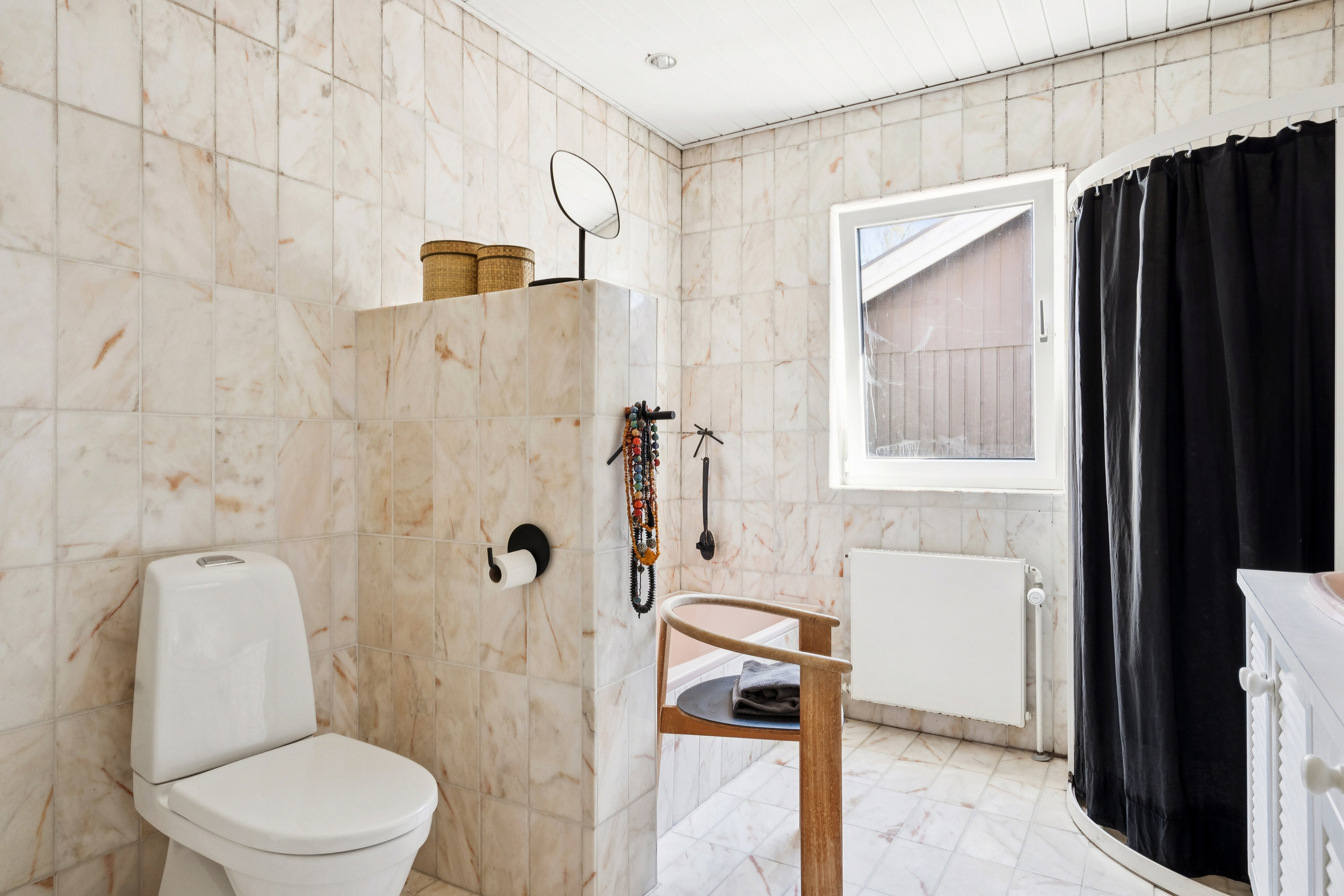 Fremhævet badeværelse billede i fuldskærmstilstand. Billede af Tyrrestrupvej 9, 8270 Højbjerg