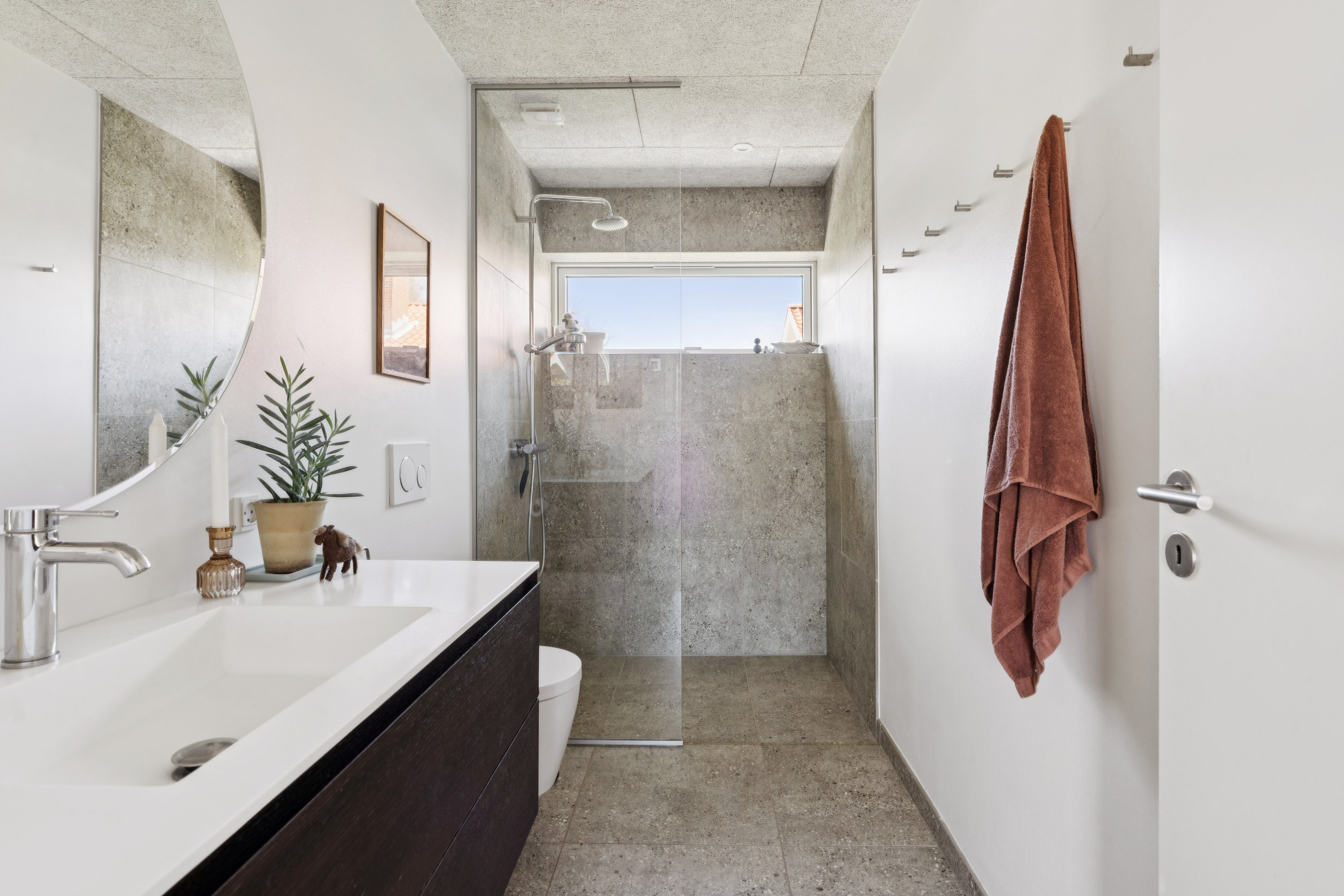 Fremhævet badeværelse billede i fuldskærmstilstand. Billede af Vibevej 11, 8240 Risskov