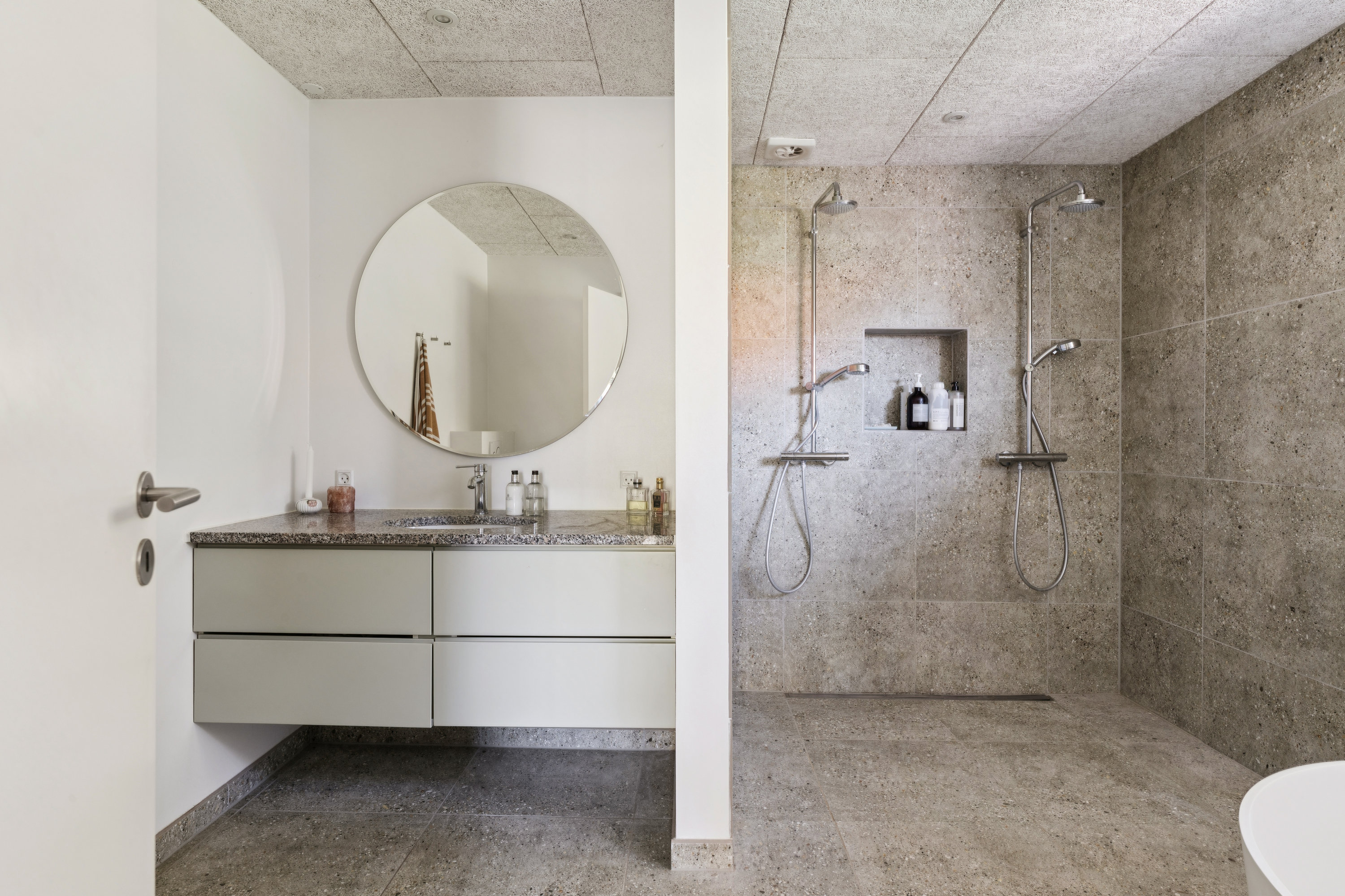 Fremhævet badeværelse billede i fuldskærmstilstand. Billede af Vibevej 11, 8240 Risskov