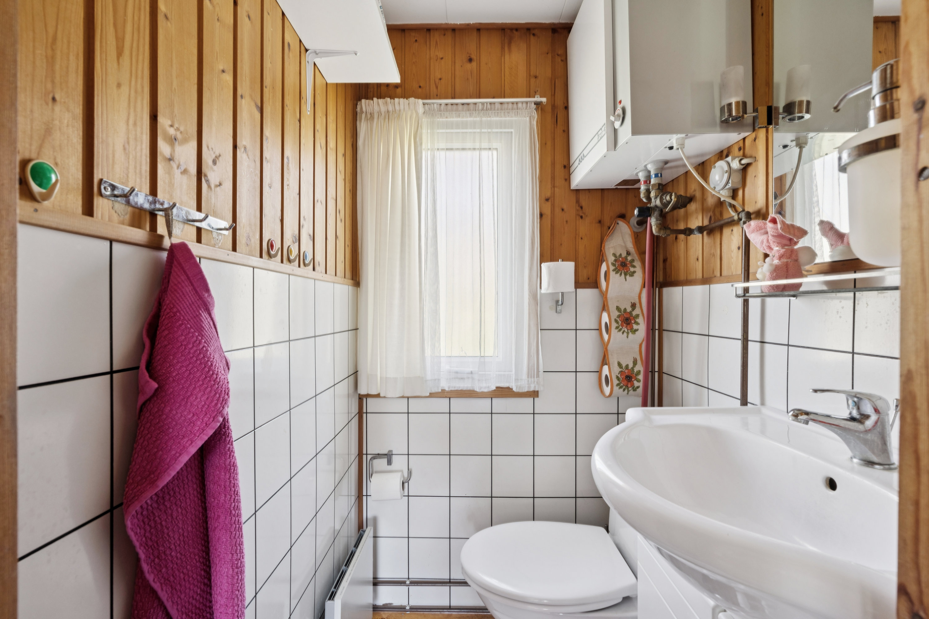 Fremhævet badeværelse billede i fuldskærmstilstand. Billede af Pilevænget 31, Øer Strand, 8400 Ebeltoft